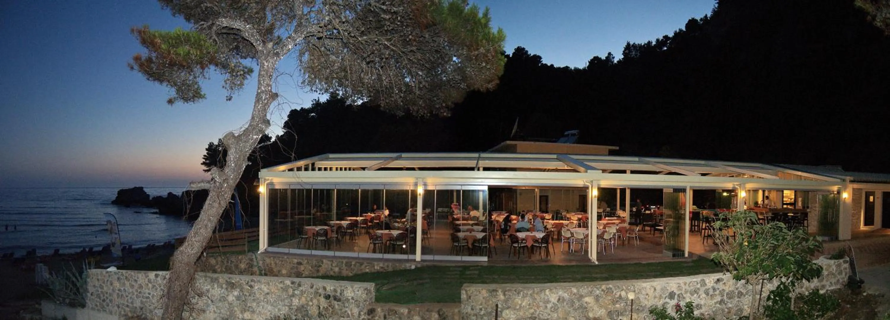 Restaurant/places to eat in Glyfada Beach Hotel