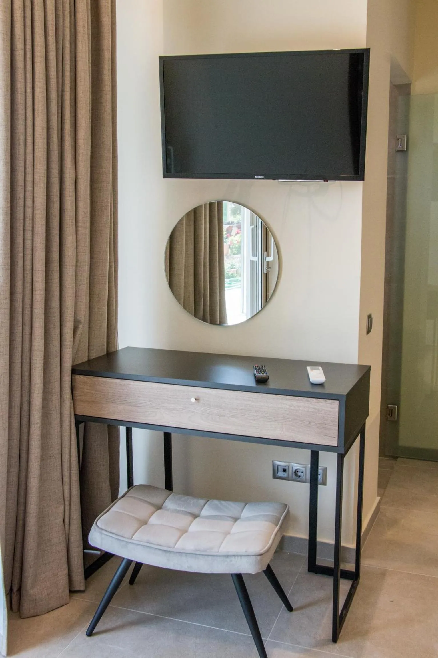 Photo of the whole room in Glyfada Beach Hotel