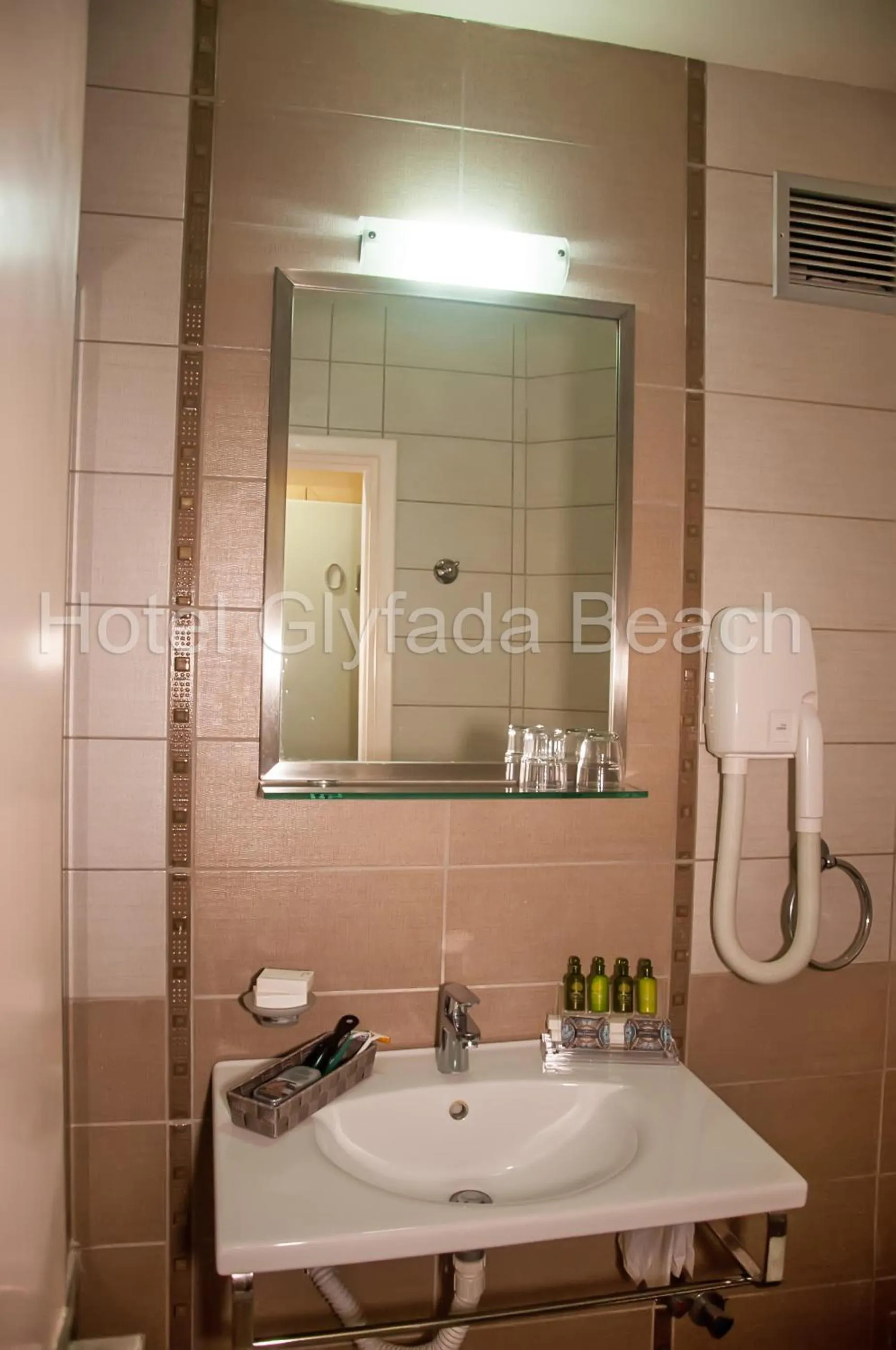 Bathroom in Glyfada Beach Hotel