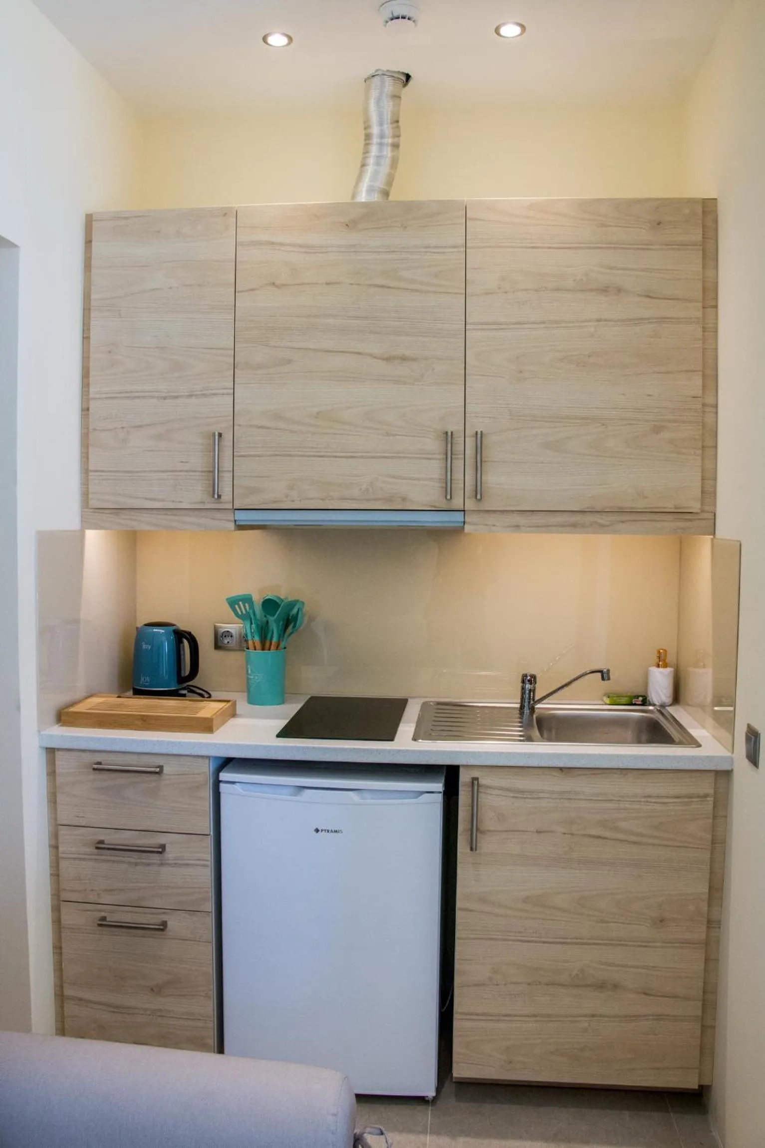 Coffee/tea facilities in Glyfada Beach Hotel