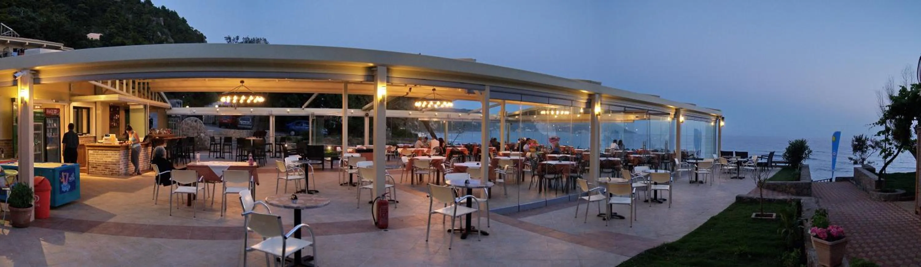 Restaurant/places to eat in Glyfada Beach Hotel