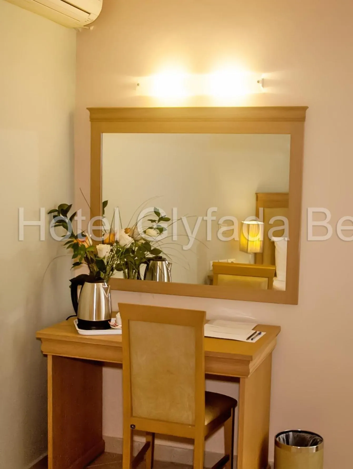 Coffee/tea facilities in Glyfada Beach Hotel