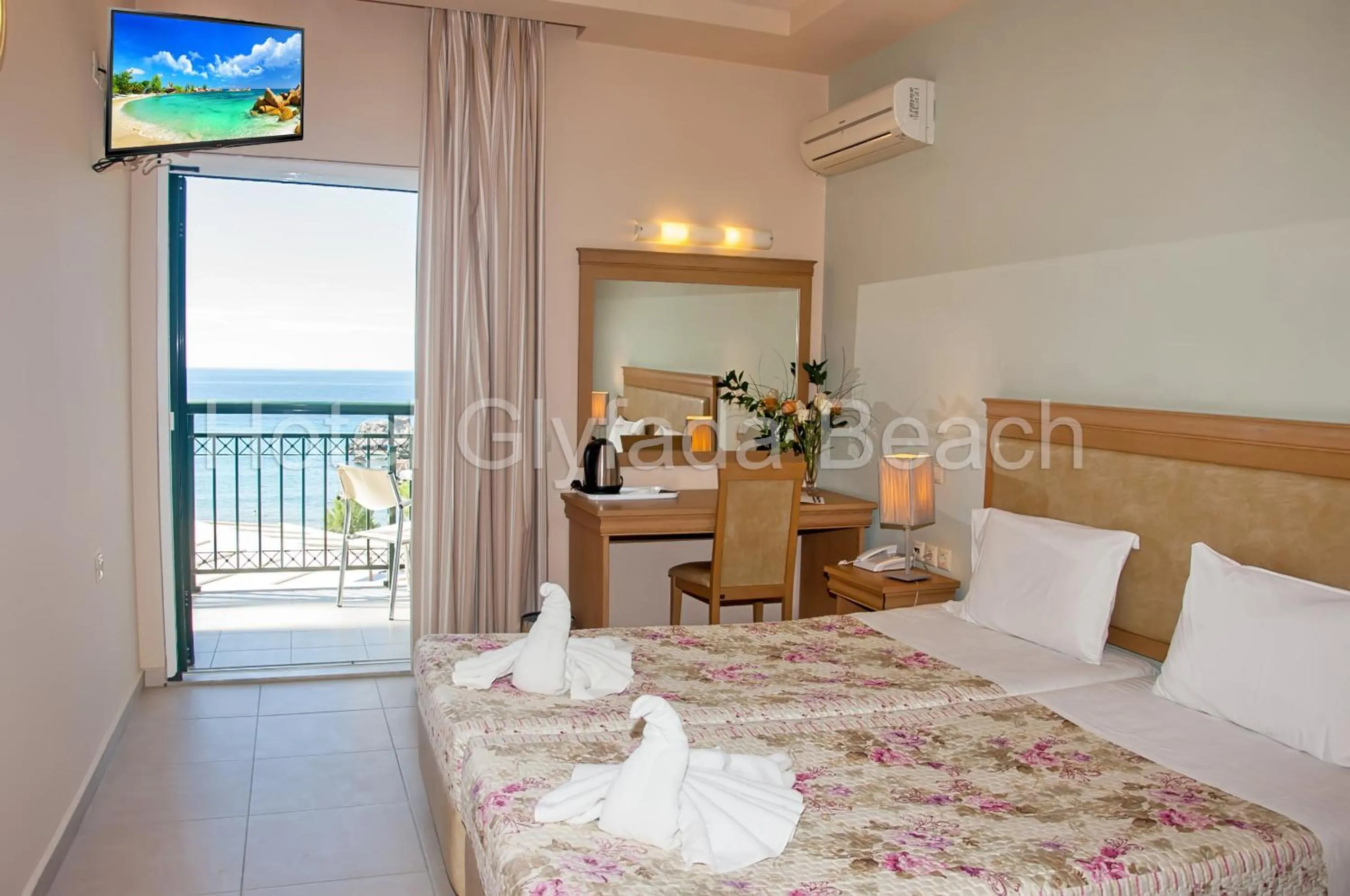 Bedroom, Bed in Glyfada Beach Hotel