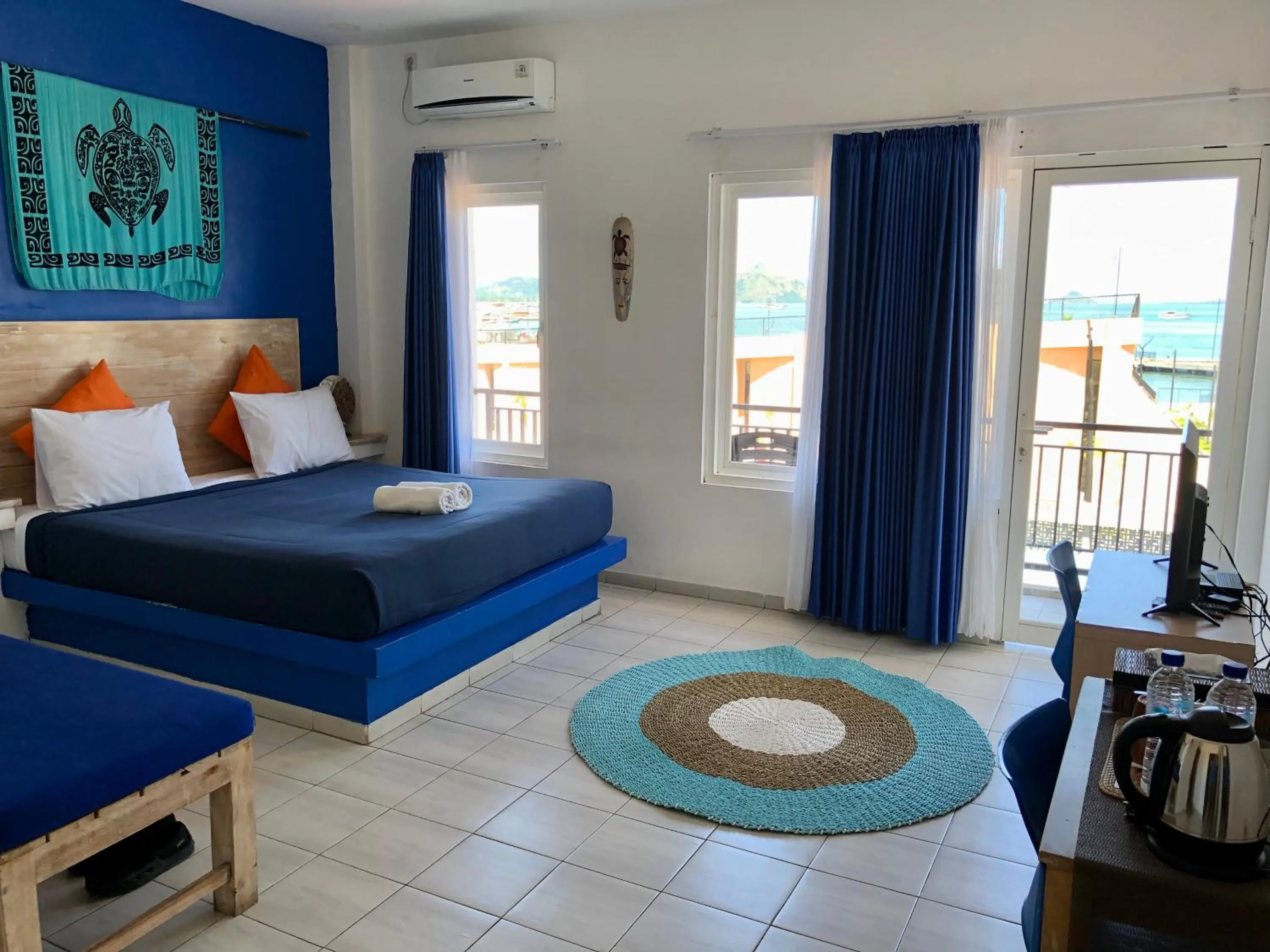 Bedroom, Bed in Blue Ocean Hotel