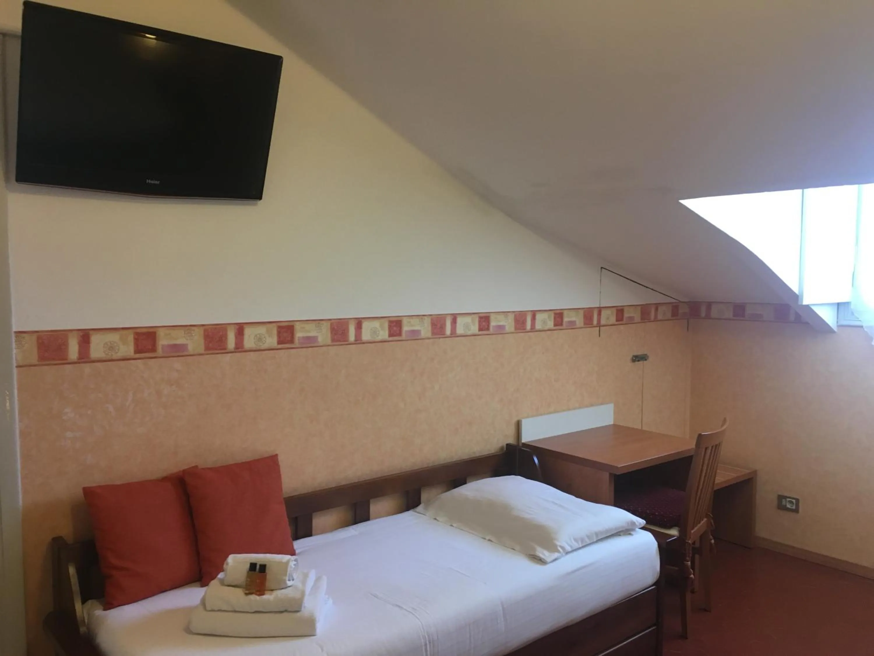 Day, Bed in Hotel Liberty