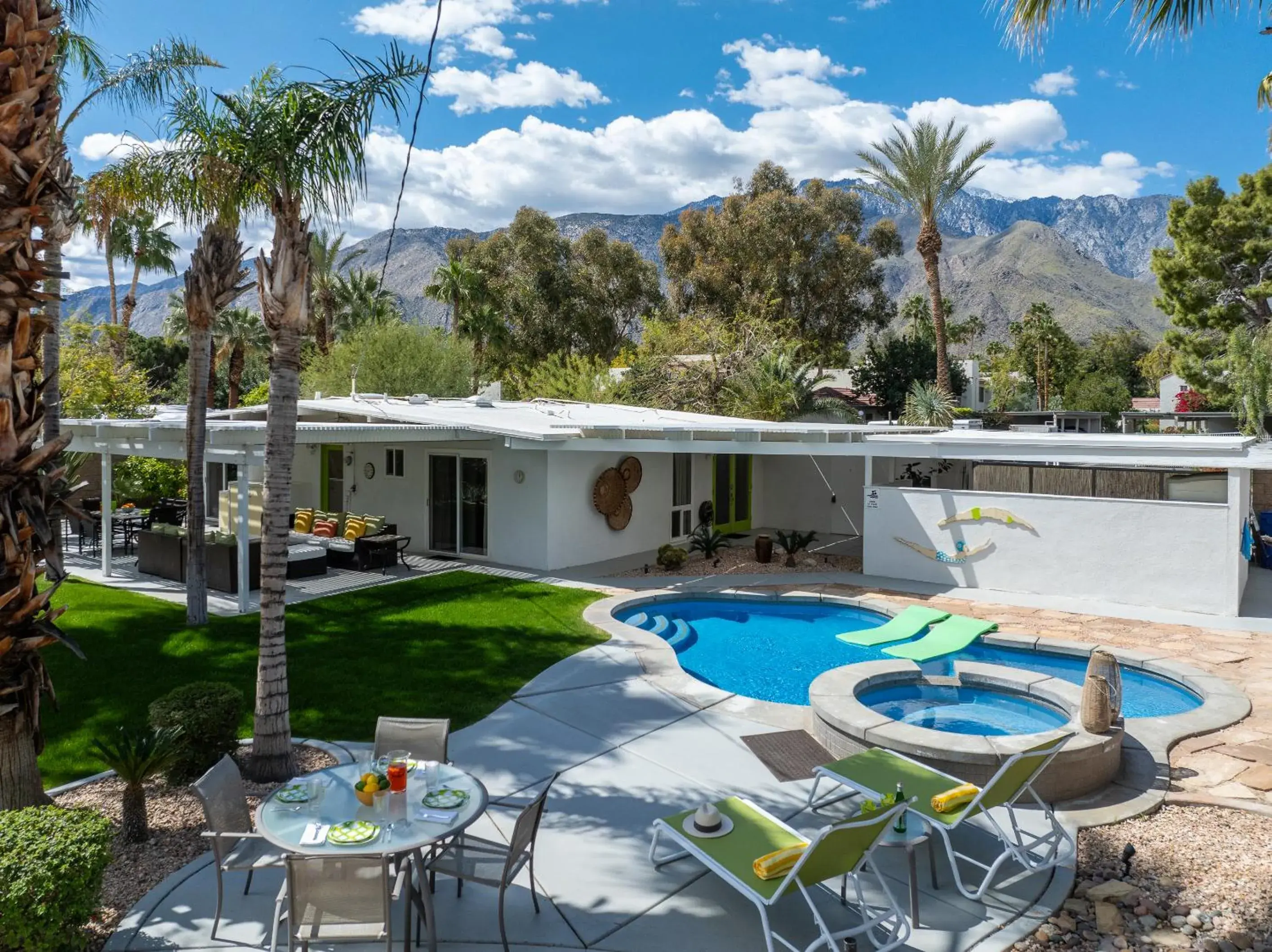 R & R Rendezvous by ACME House Company R & R Rendezvous by ACME House Company