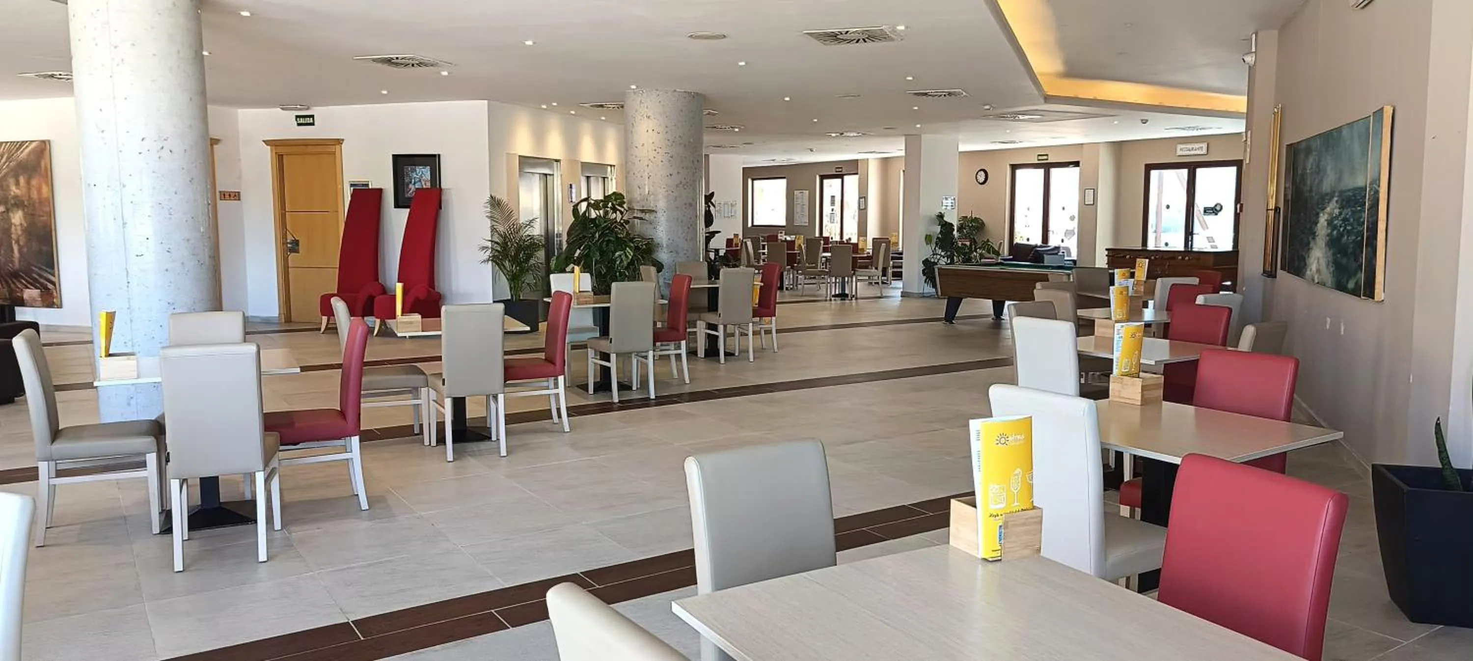Lounge or bar in Ohtels Campo De Gibraltar
