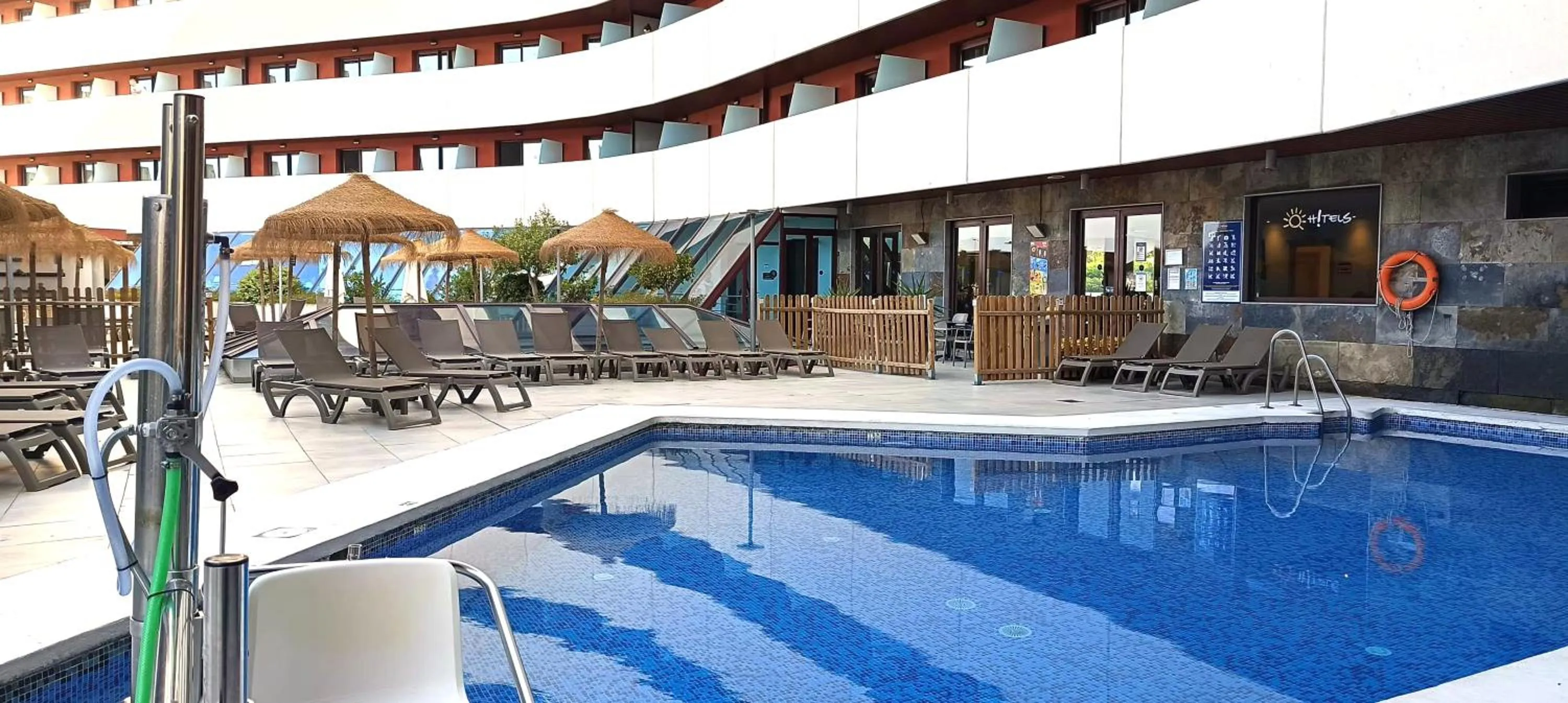 Swimming pool in Ohtels Campo De Gibraltar
