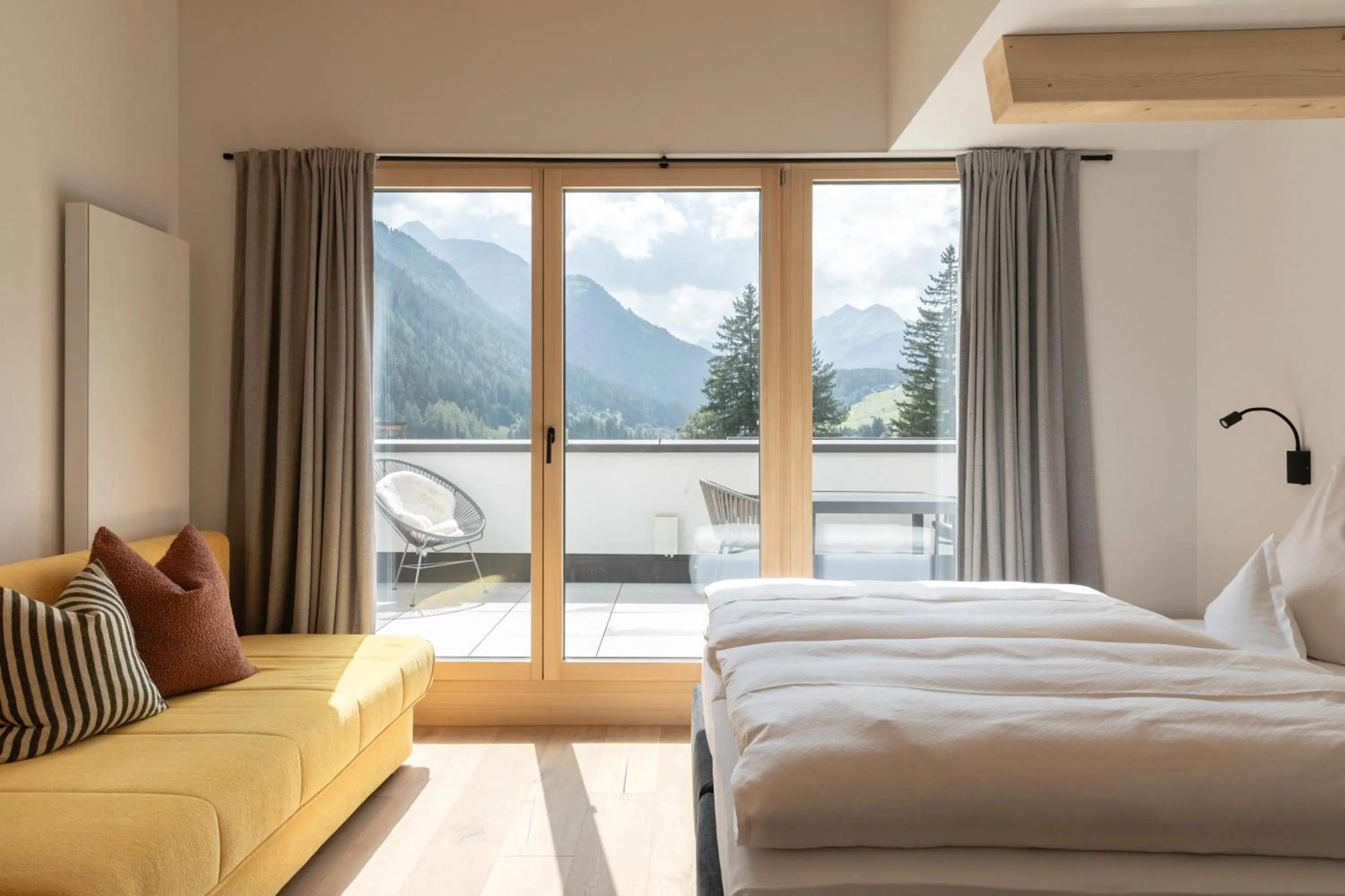 Bedroom, Bed in Rosa Canina Superior