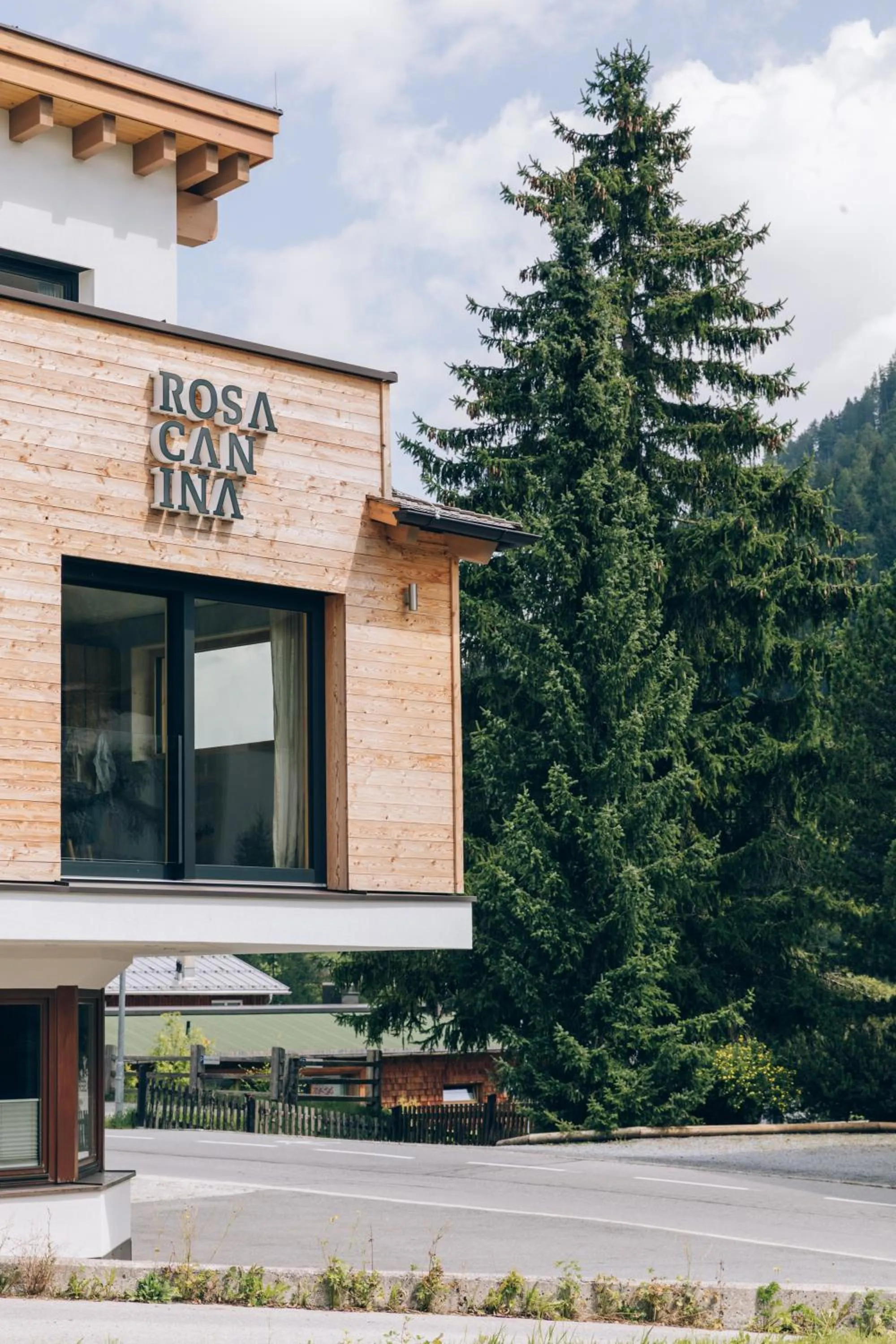 Property building in Rosa Canina Superior