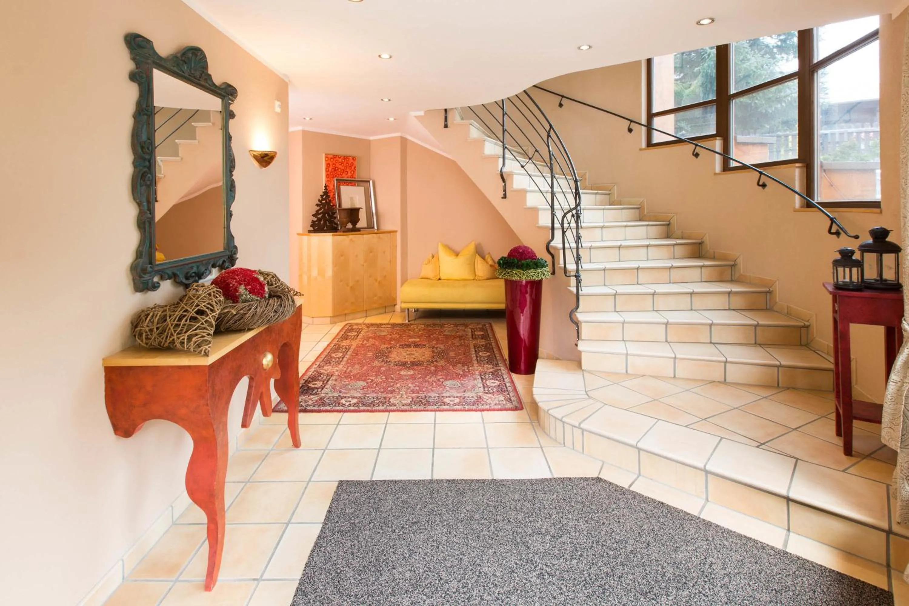 Decorative detail in Rosa Canina Superior