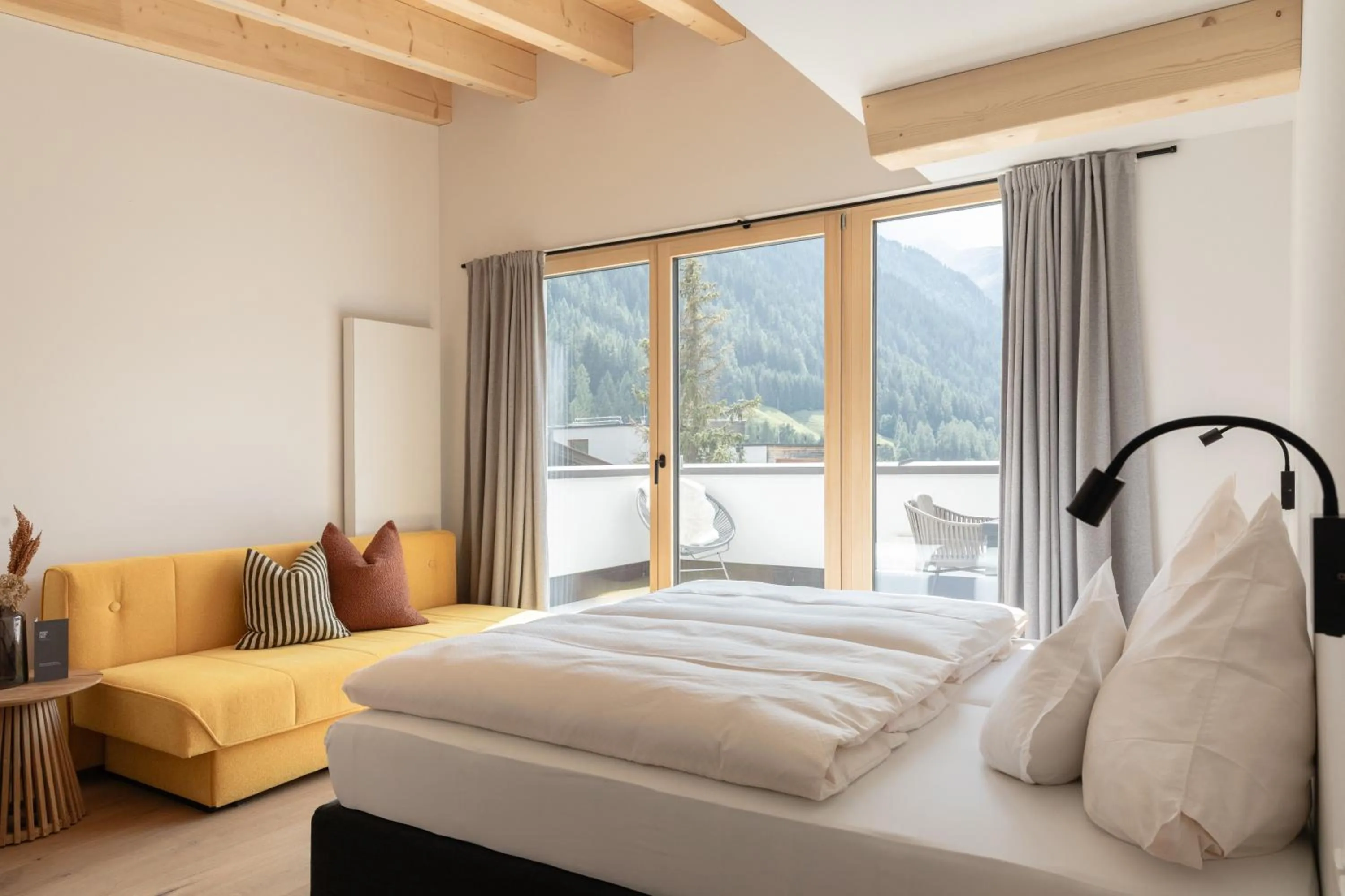 Bedroom, Bed in Rosa Canina Superior