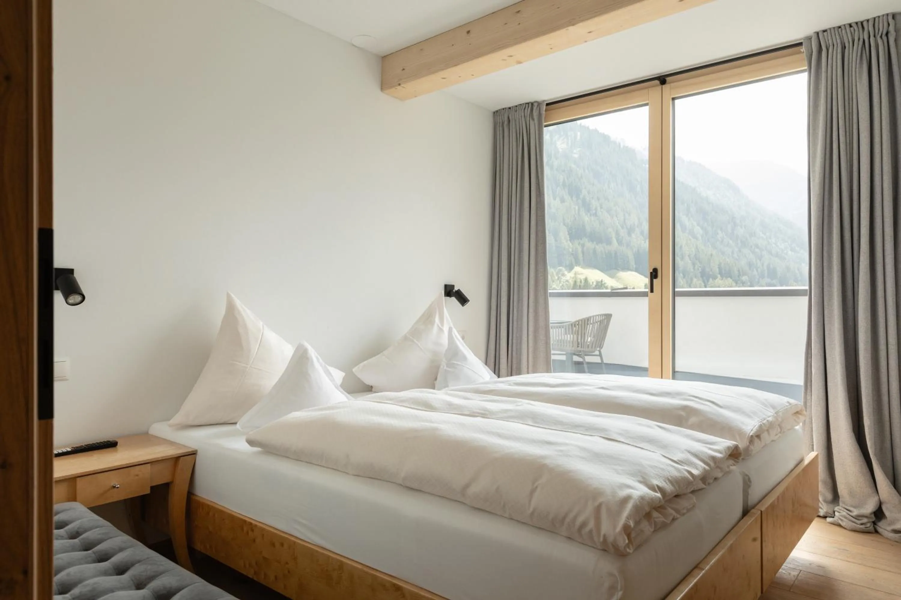 Bedroom, Bed in Rosa Canina Superior