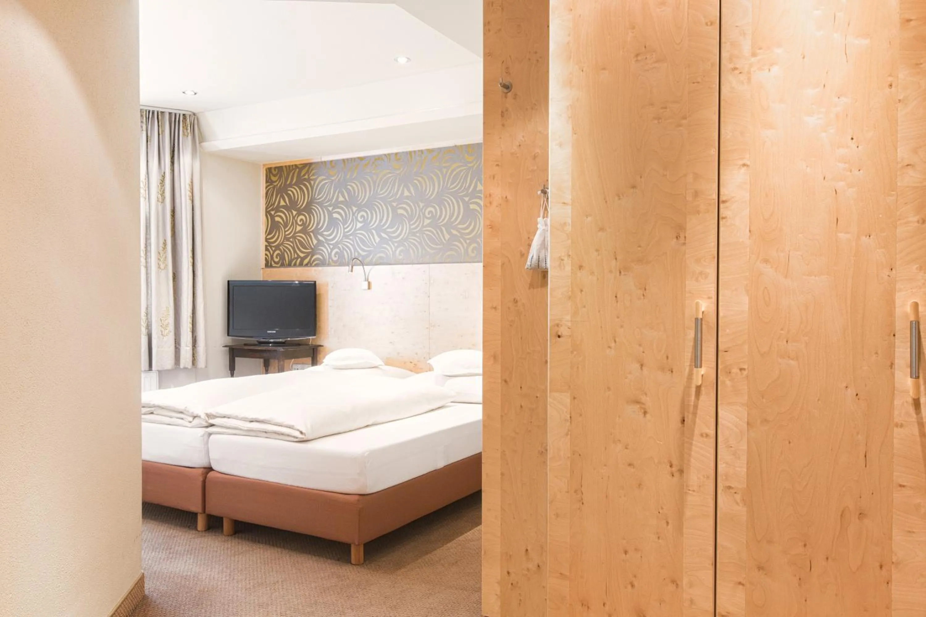 Photo of the whole room, Bed in Rosa Canina Superior