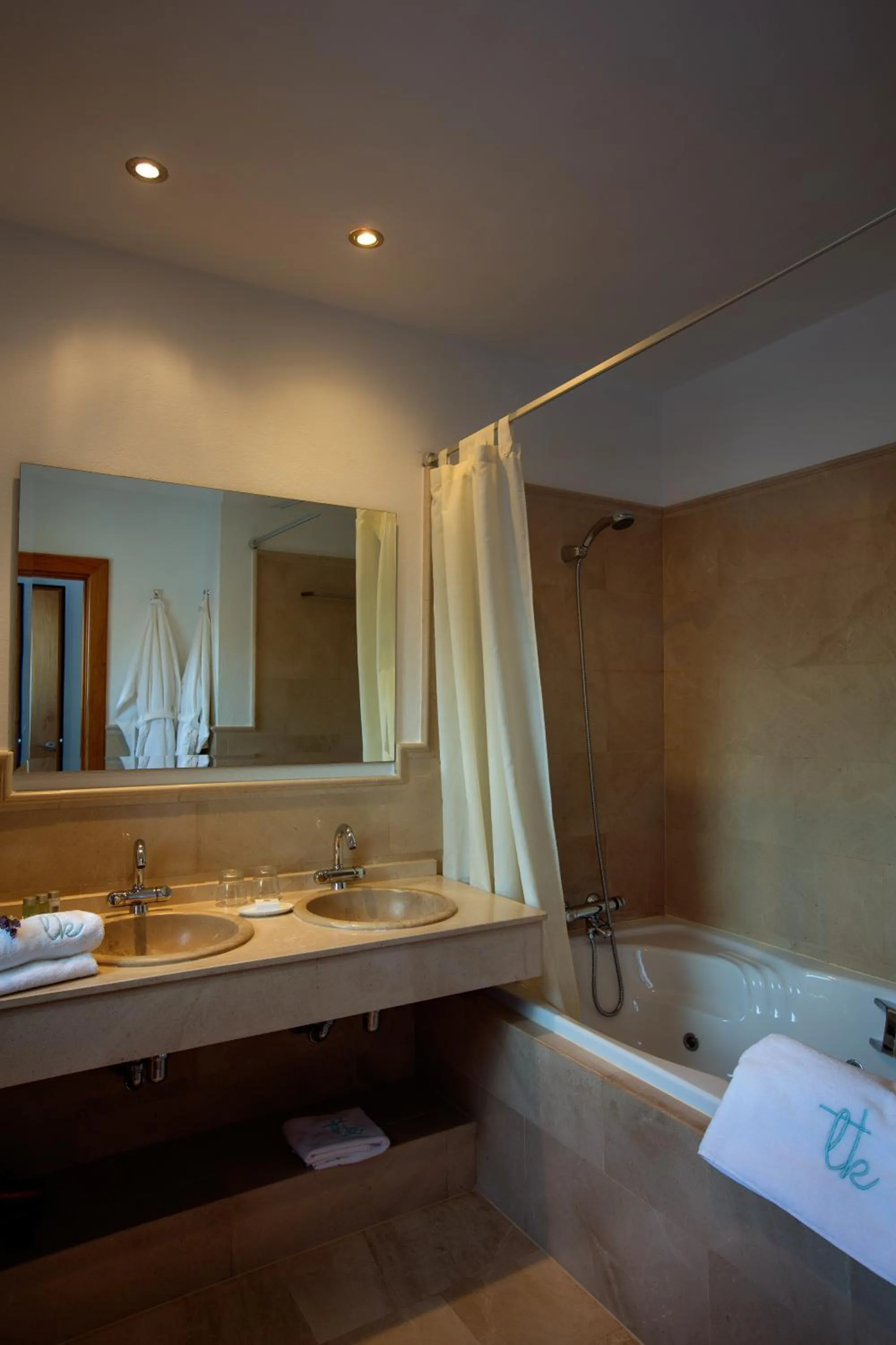 Hot Tub, Bed in Boutique Hotel El Tio Kiko