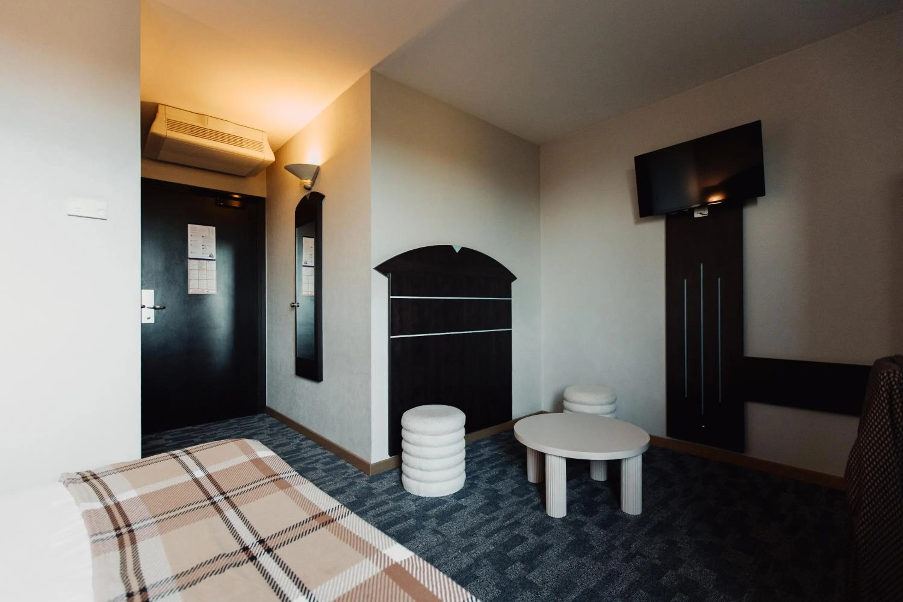 Photo of the whole room, Bed in Hôtel Akena Caudry Cambrai