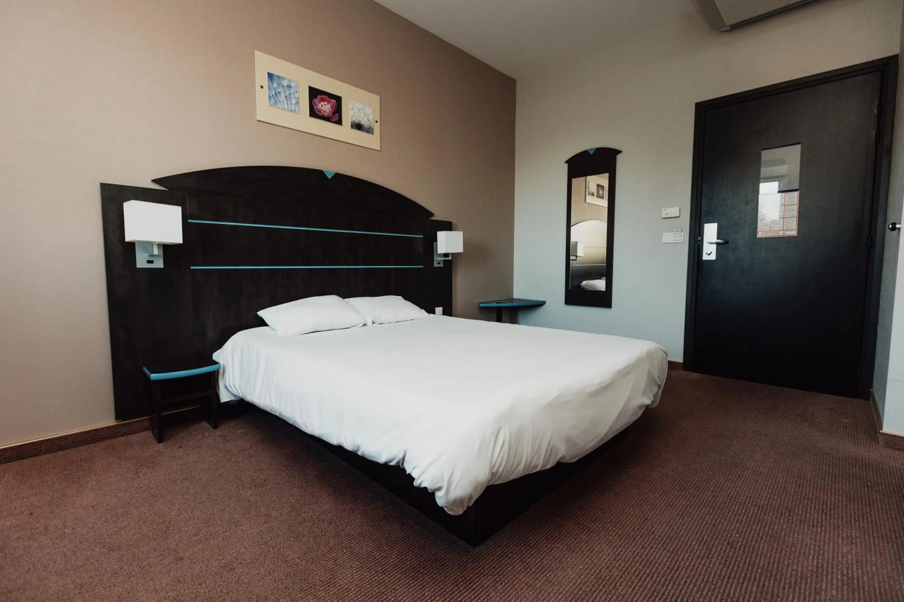 acessibility, Bed in Hôtel Akena Caudry Cambrai