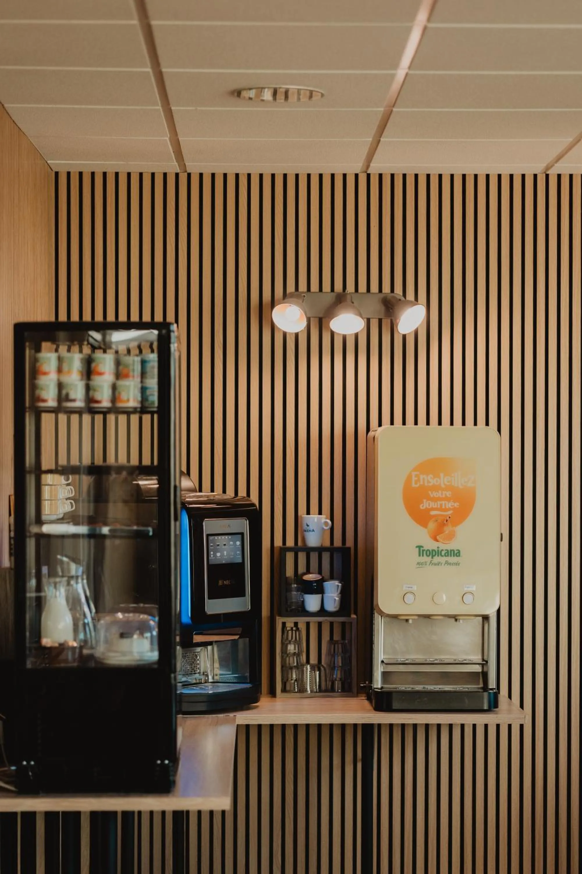 Buffet breakfast in Hôtel Akena Caudry Cambrai
