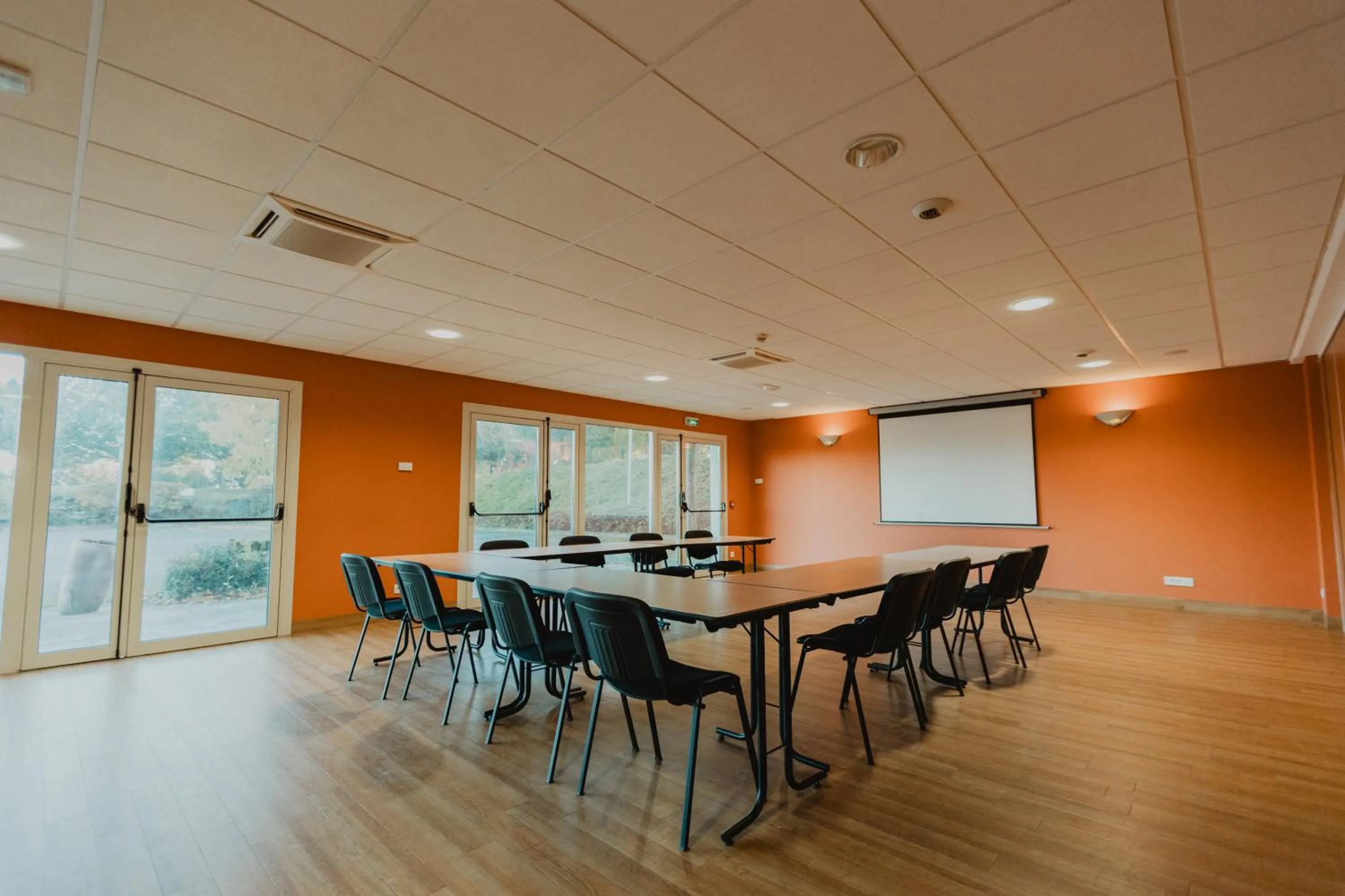 Meeting/conference room in Hôtel Akena Caudry Cambrai