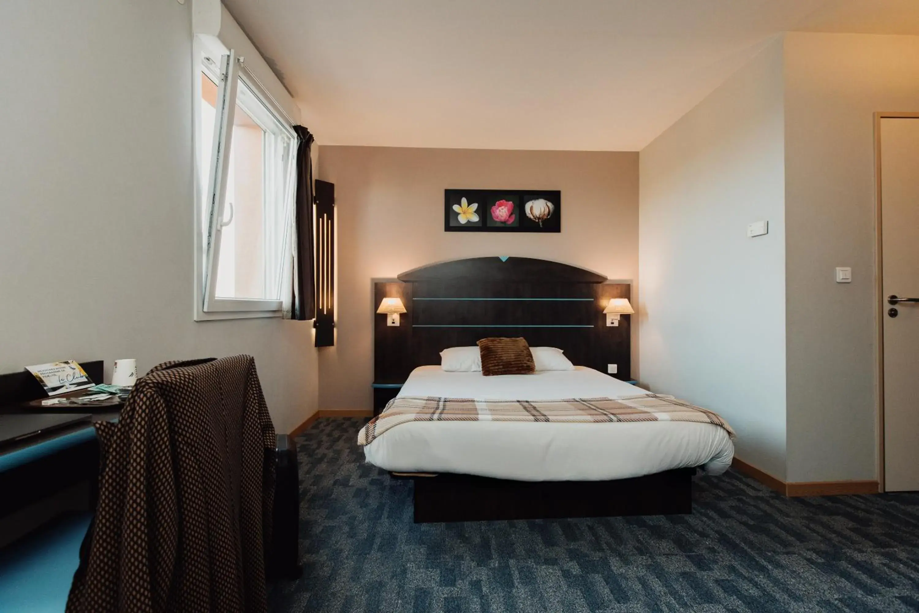 Superior Double Room in Hôtel Akena Caudry Cambrai Superior Double Room in Hôtel Akena Caudry Cambrai