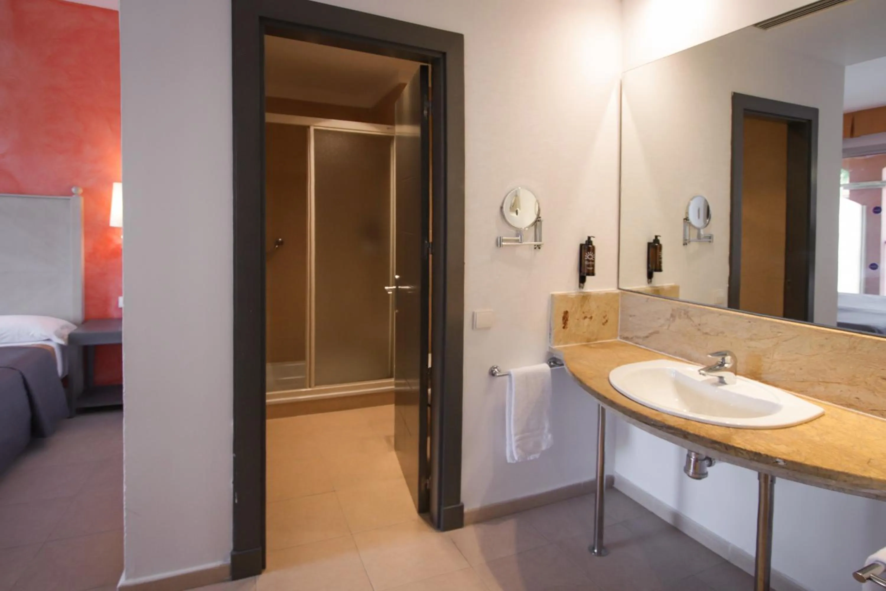 Bathroom in Ohtels Islantilla