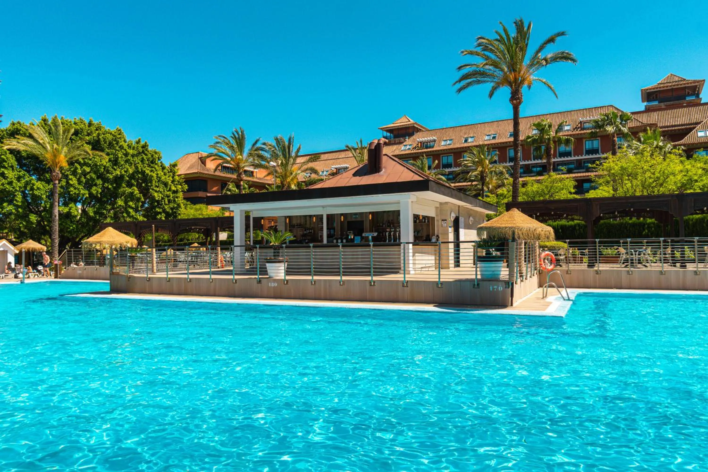 Lounge or bar in Ohtels Islantilla