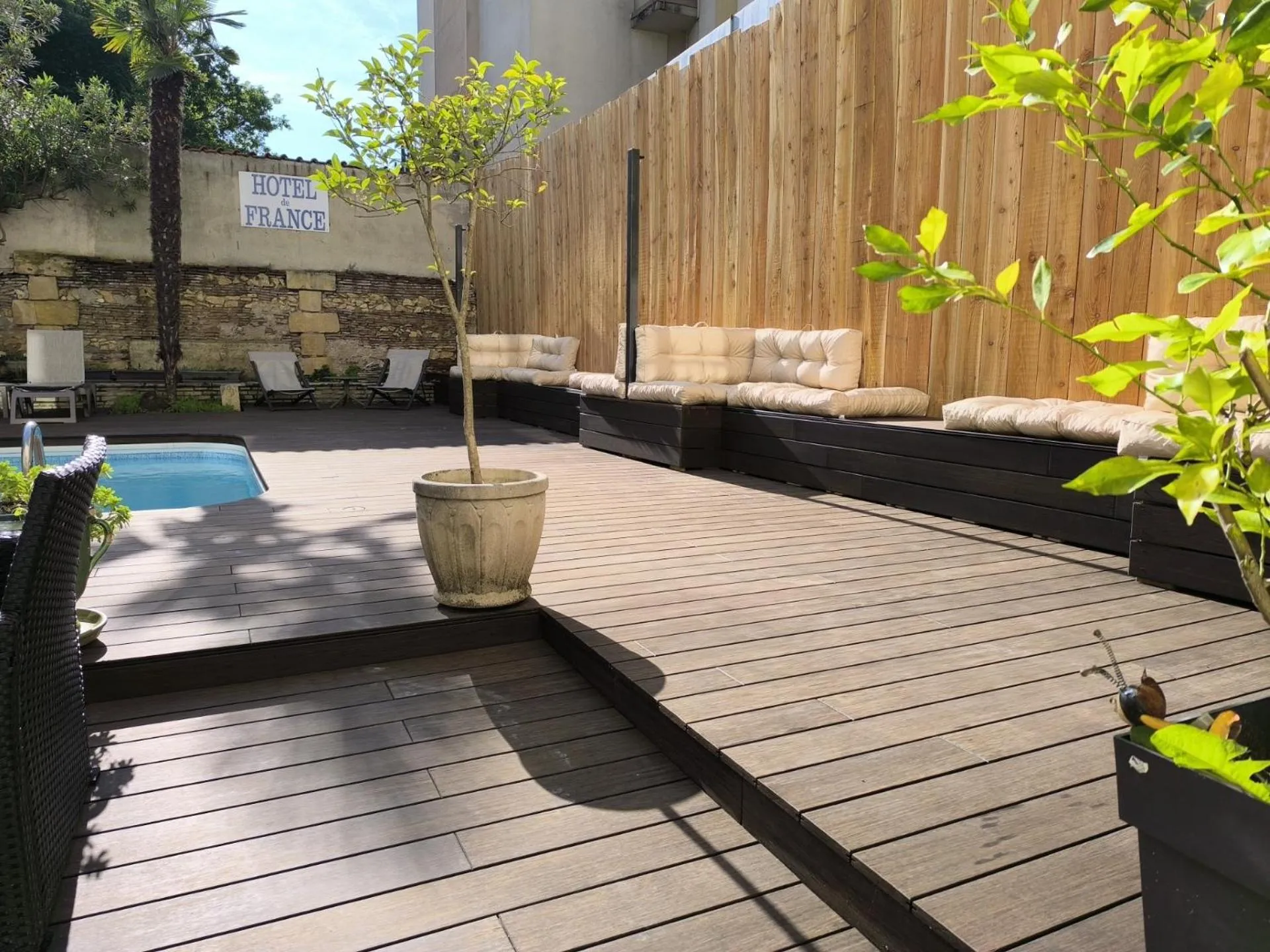 Swimming pool in Hotel de France