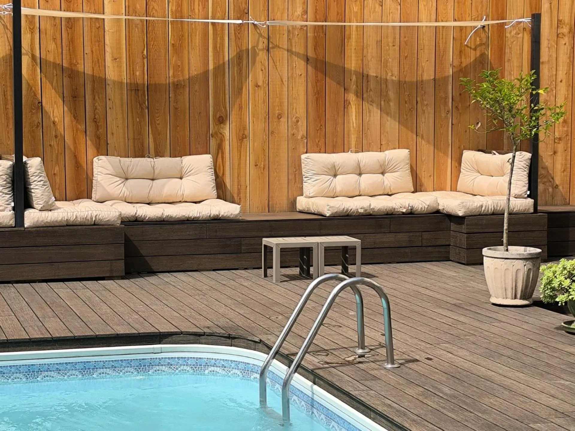 Swimming pool in Hotel de France