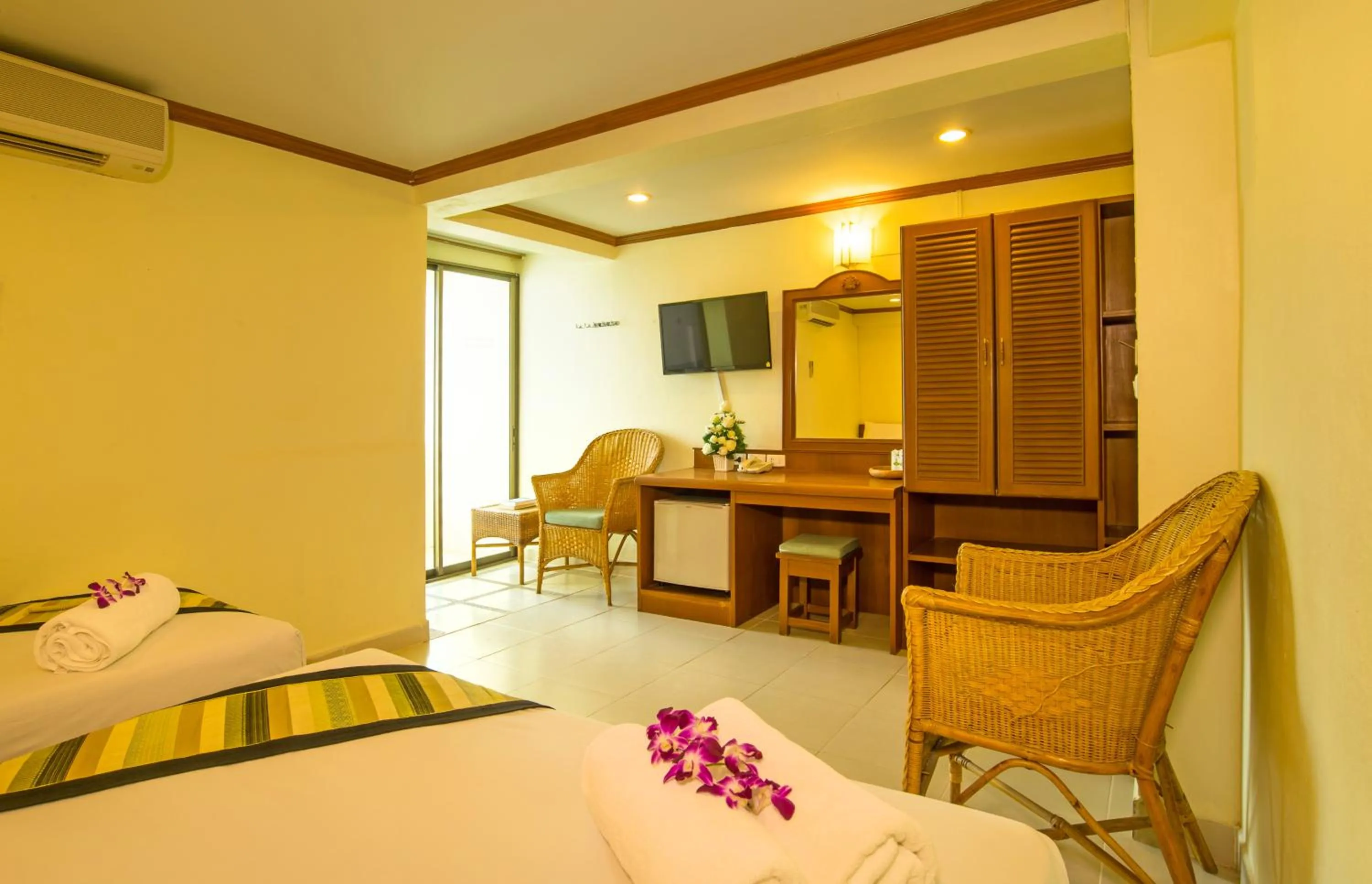 Bedroom, Bed in Krabi City Seaview Hotel