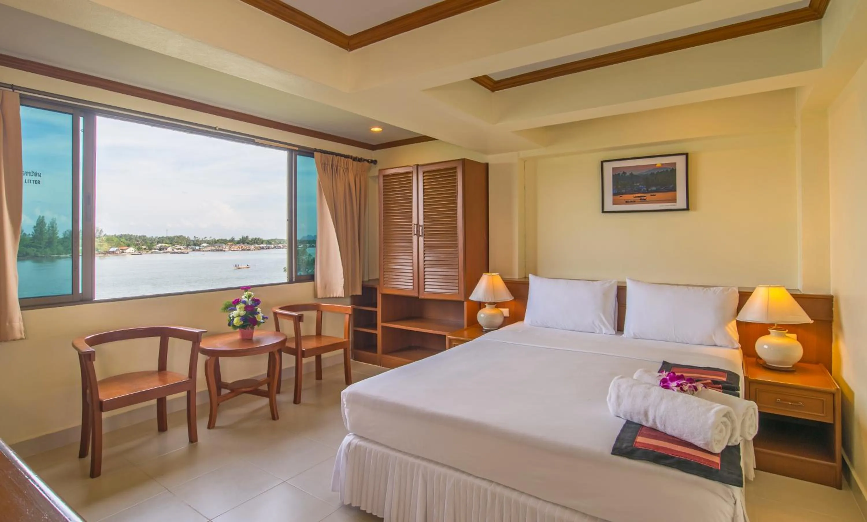 River view, Bed in Krabi City Seaview Hotel
