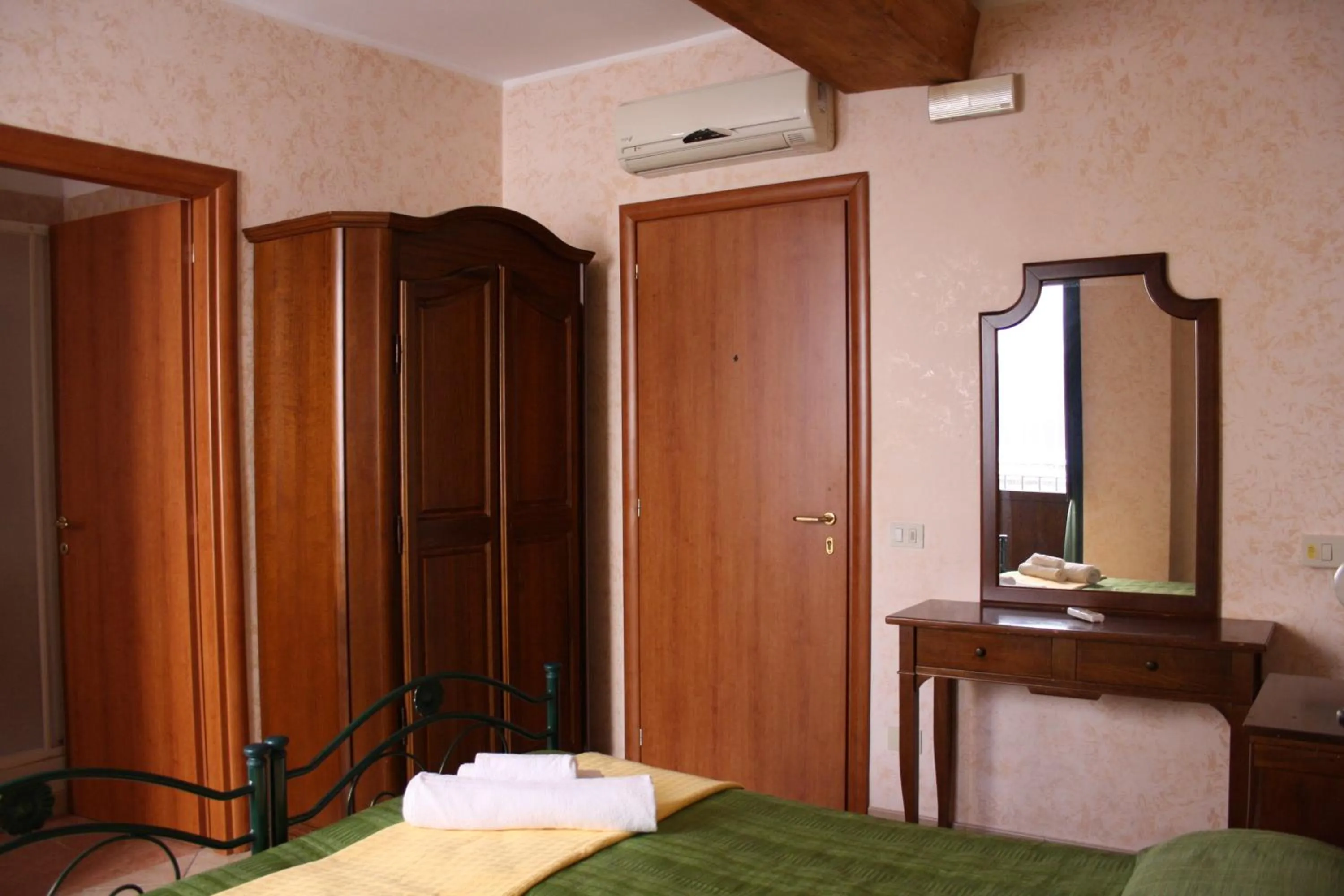 Photo of the whole room in CityGuestHouse Catanzaro