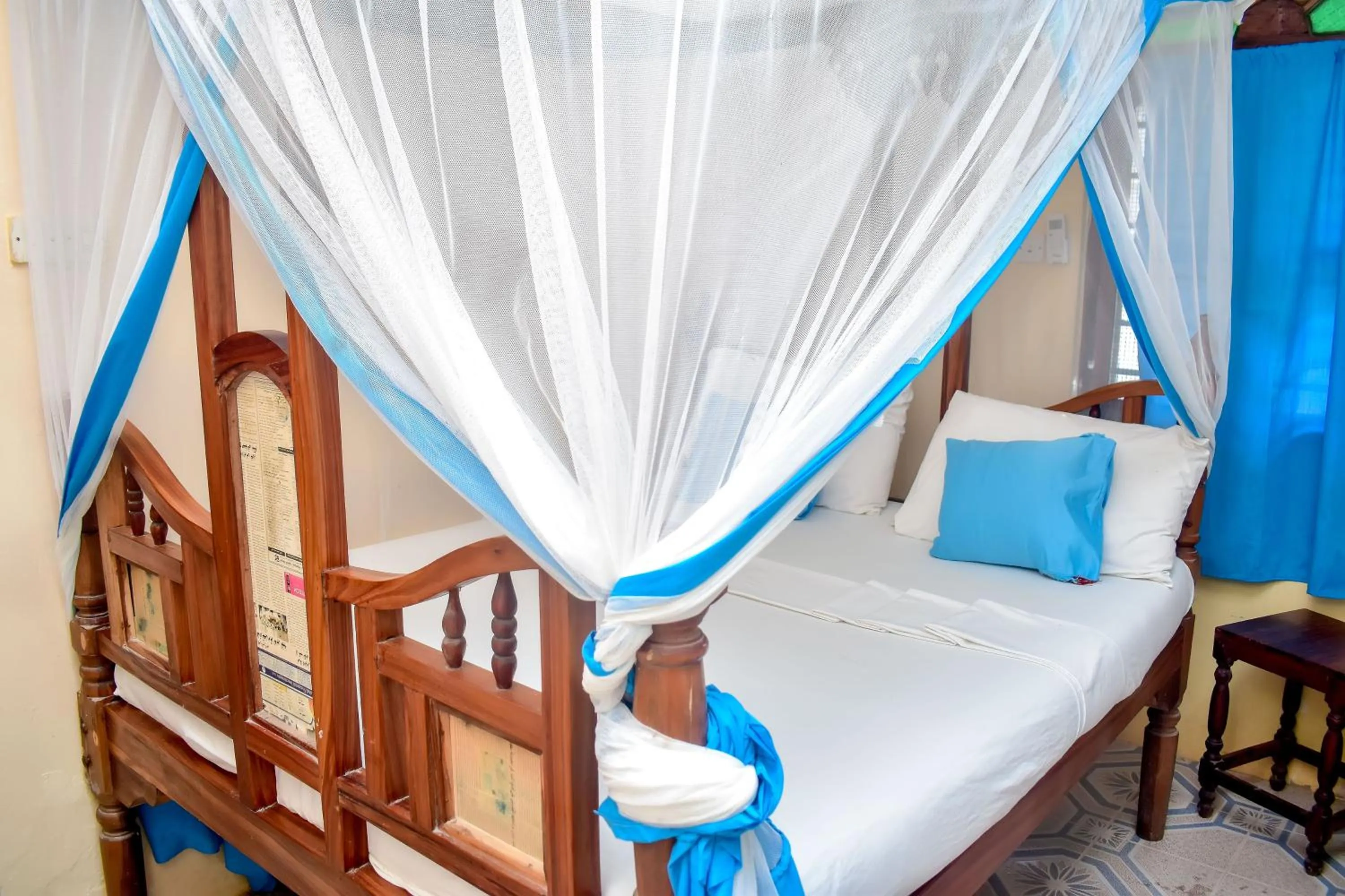Bed in Blue Earth Beach Bungalow