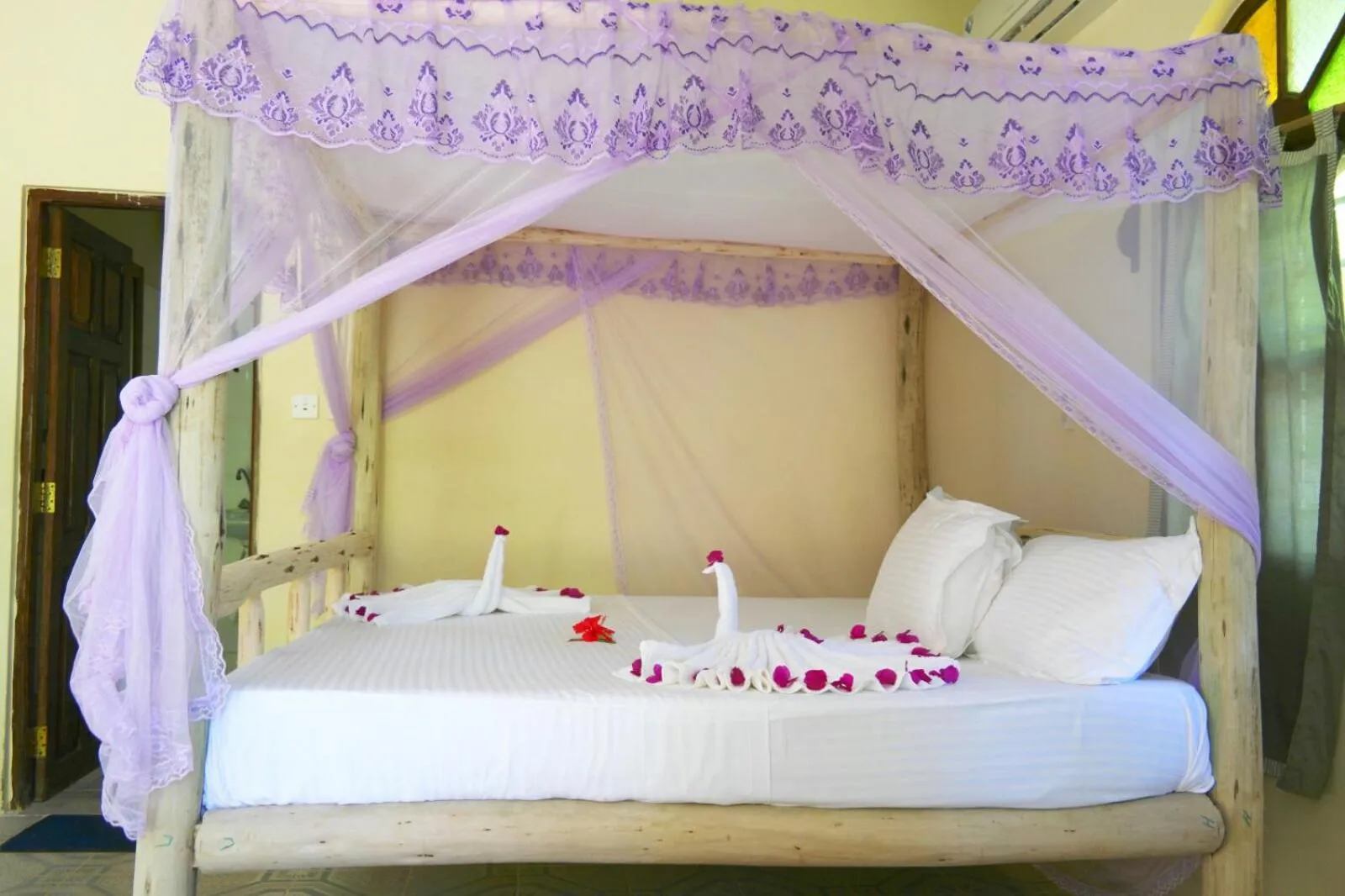 Bedroom, Bed in Blue Earth Beach Bungalow