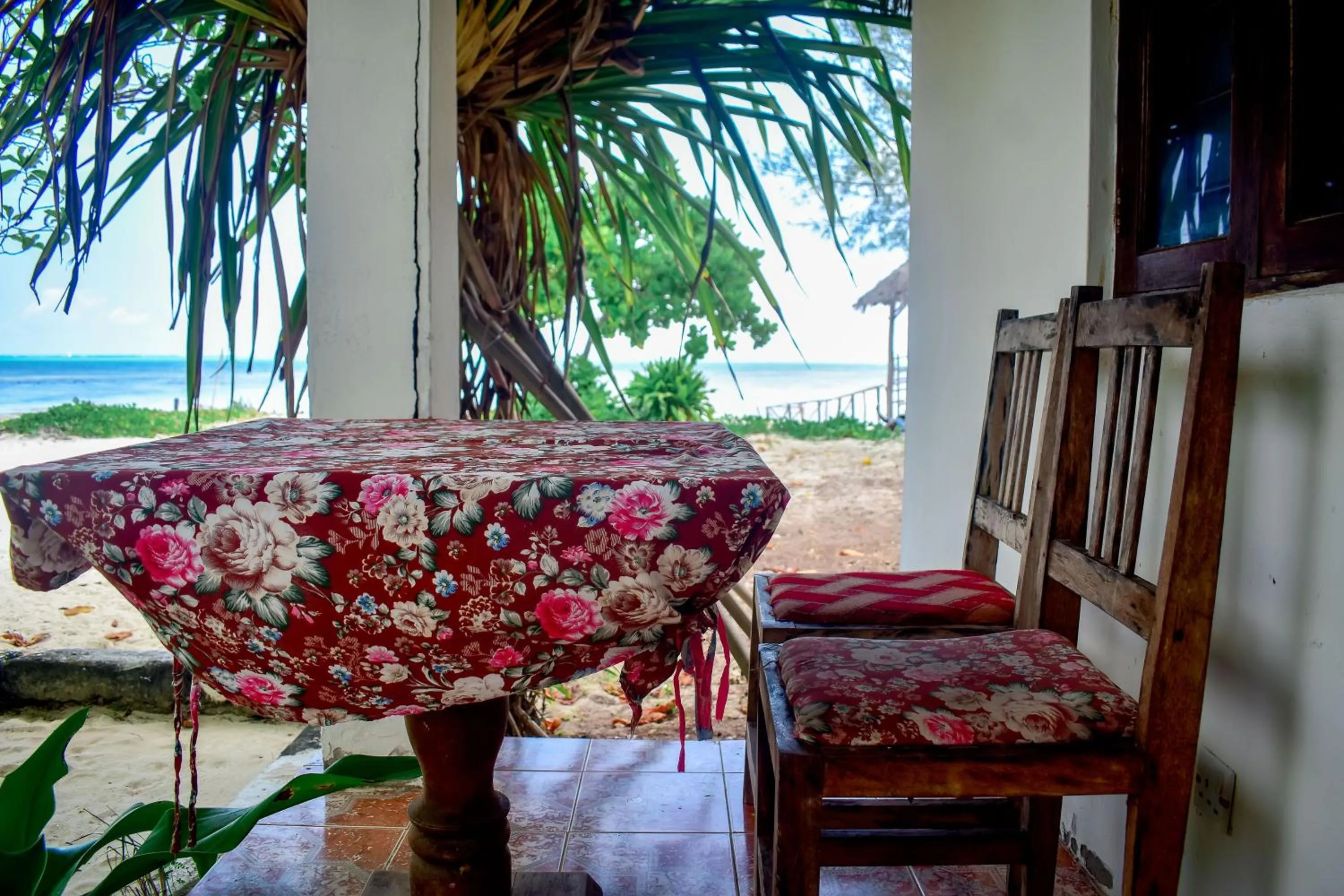 Seating area in Blue Earth Beach Bungalow