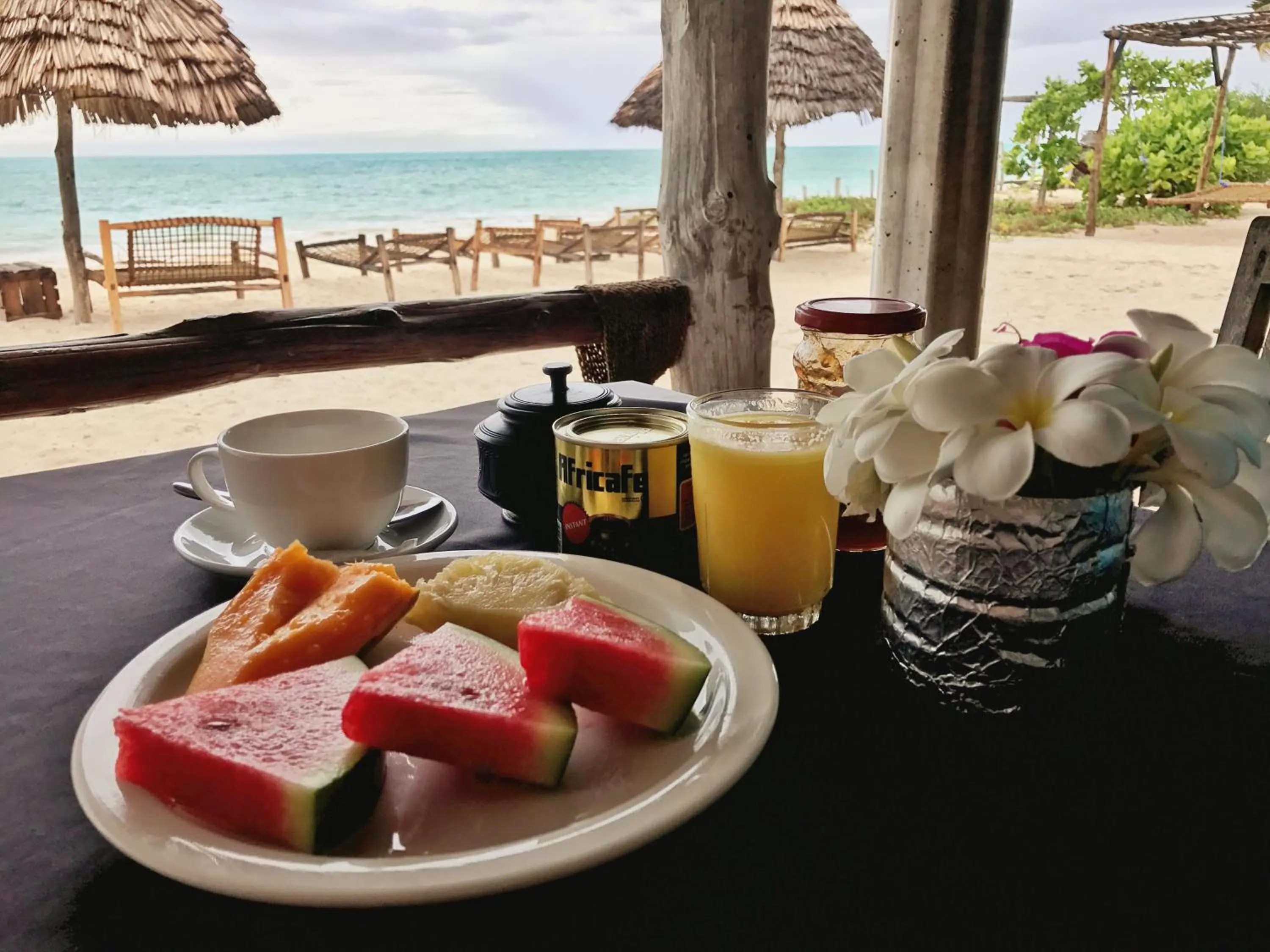 Breakfast in Blue Earth Beach Bungalow