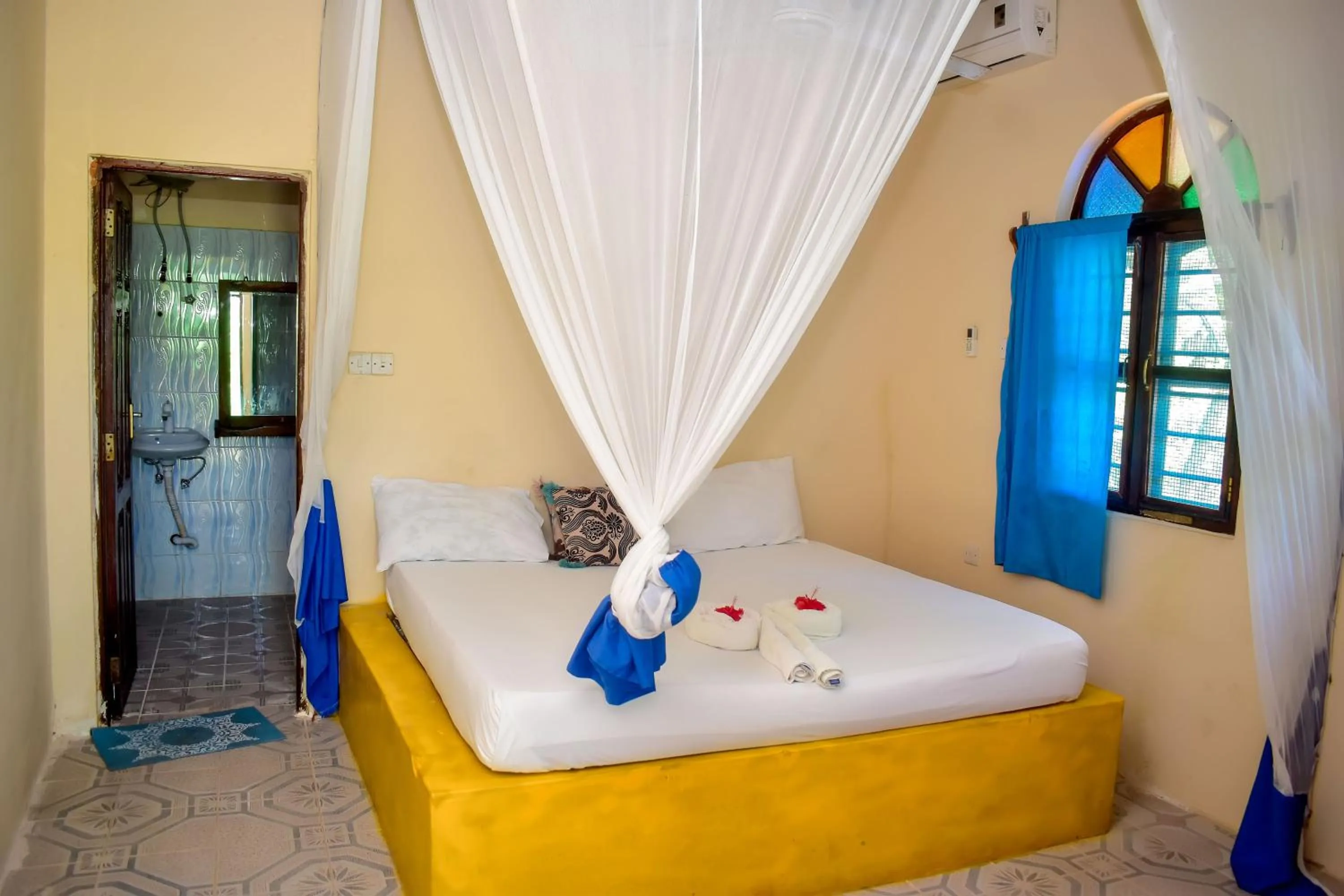 Bed in Blue Earth Beach Bungalow