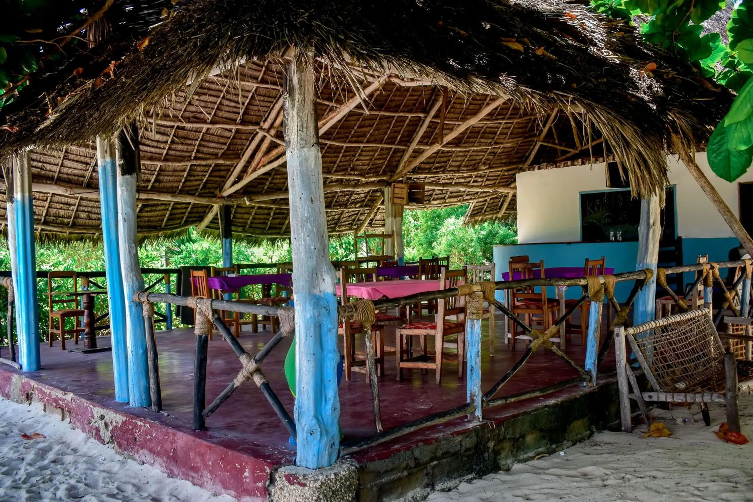 Restaurant/places to eat in Blue Earth Beach Bungalow