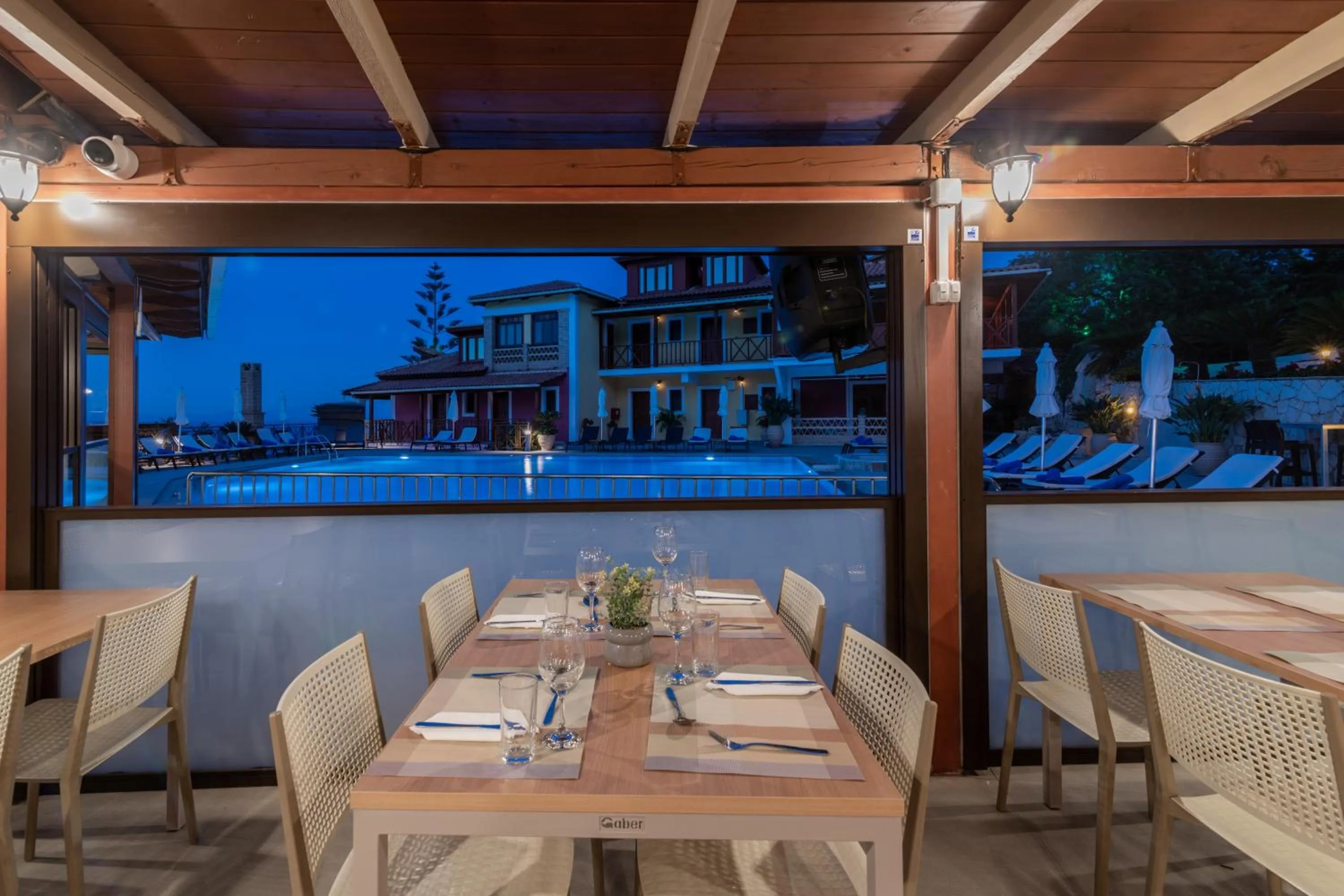 Restaurant/places to eat in Sea View Village