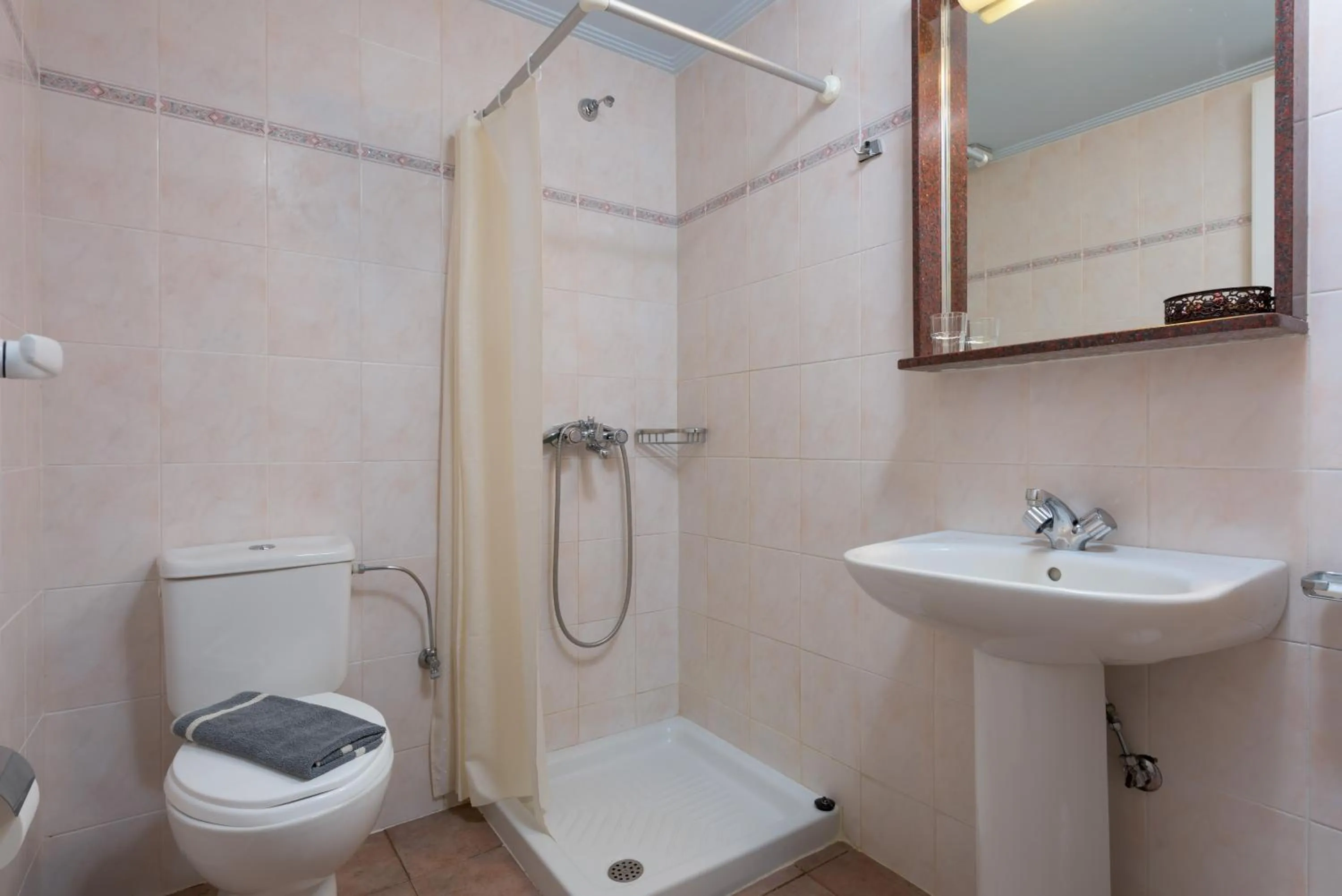 Shower in Vlycha Beach Apartments