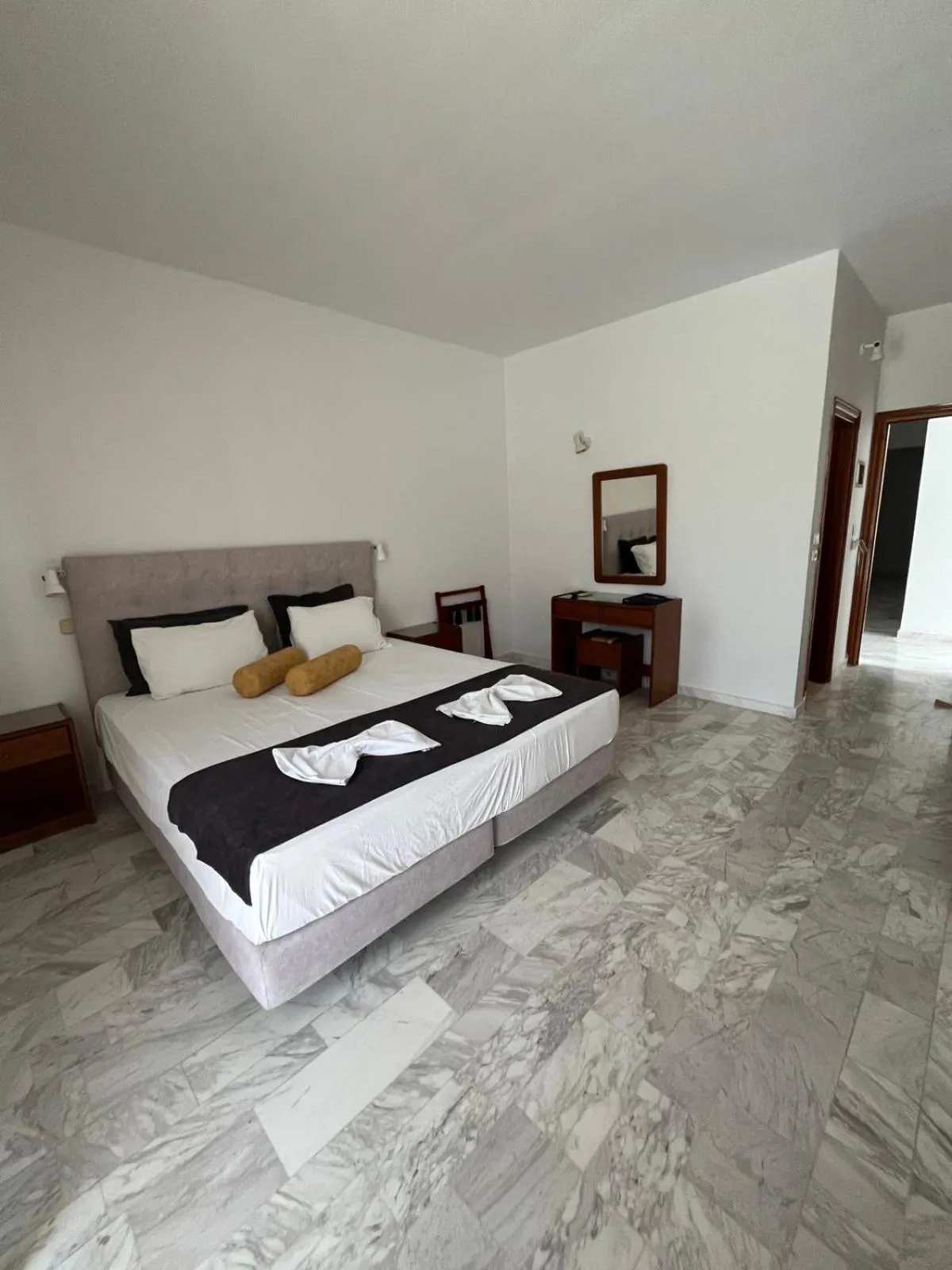 Vlycha Beach Apartments