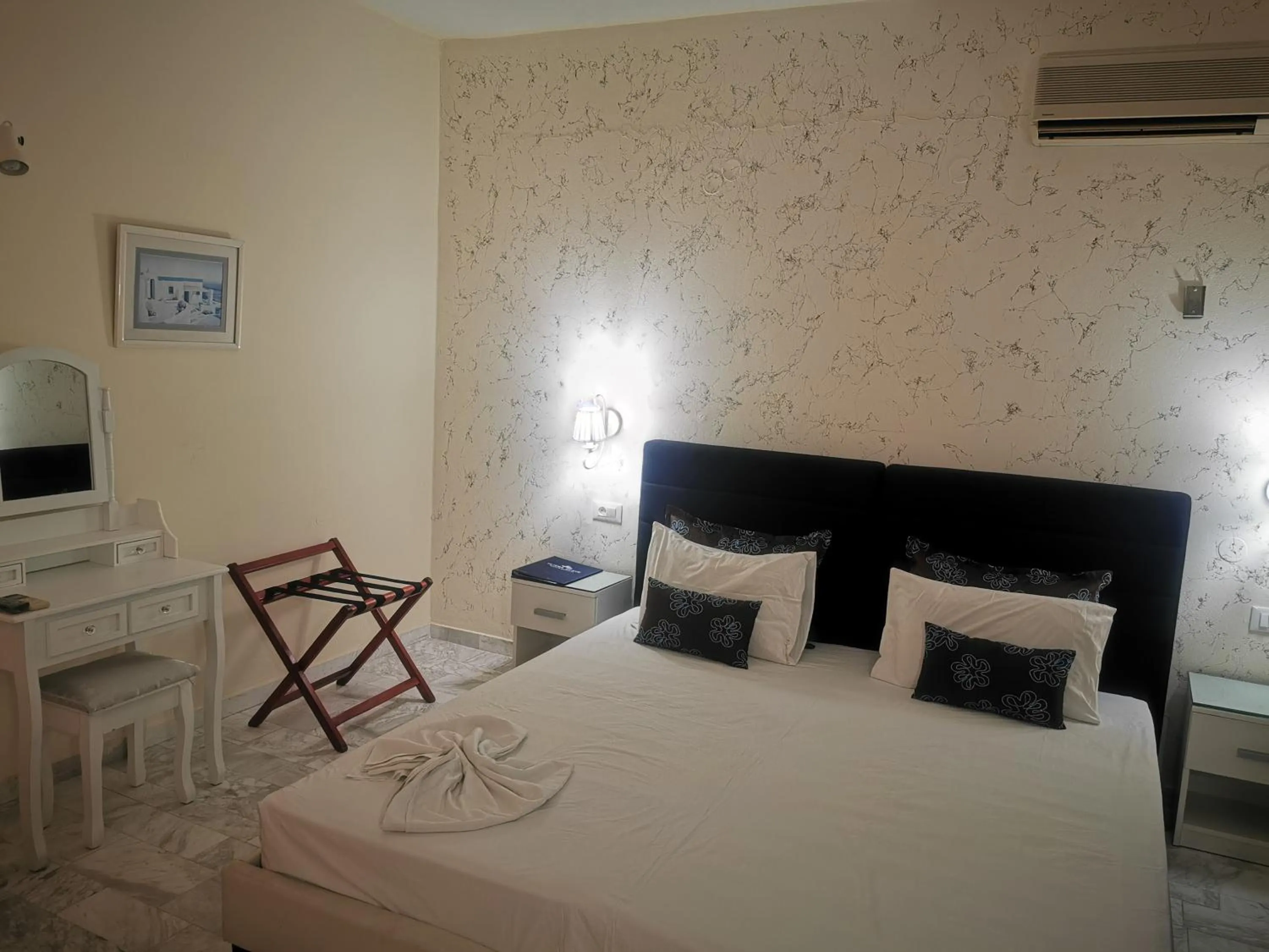 Bed in Vlycha Beach Apartments