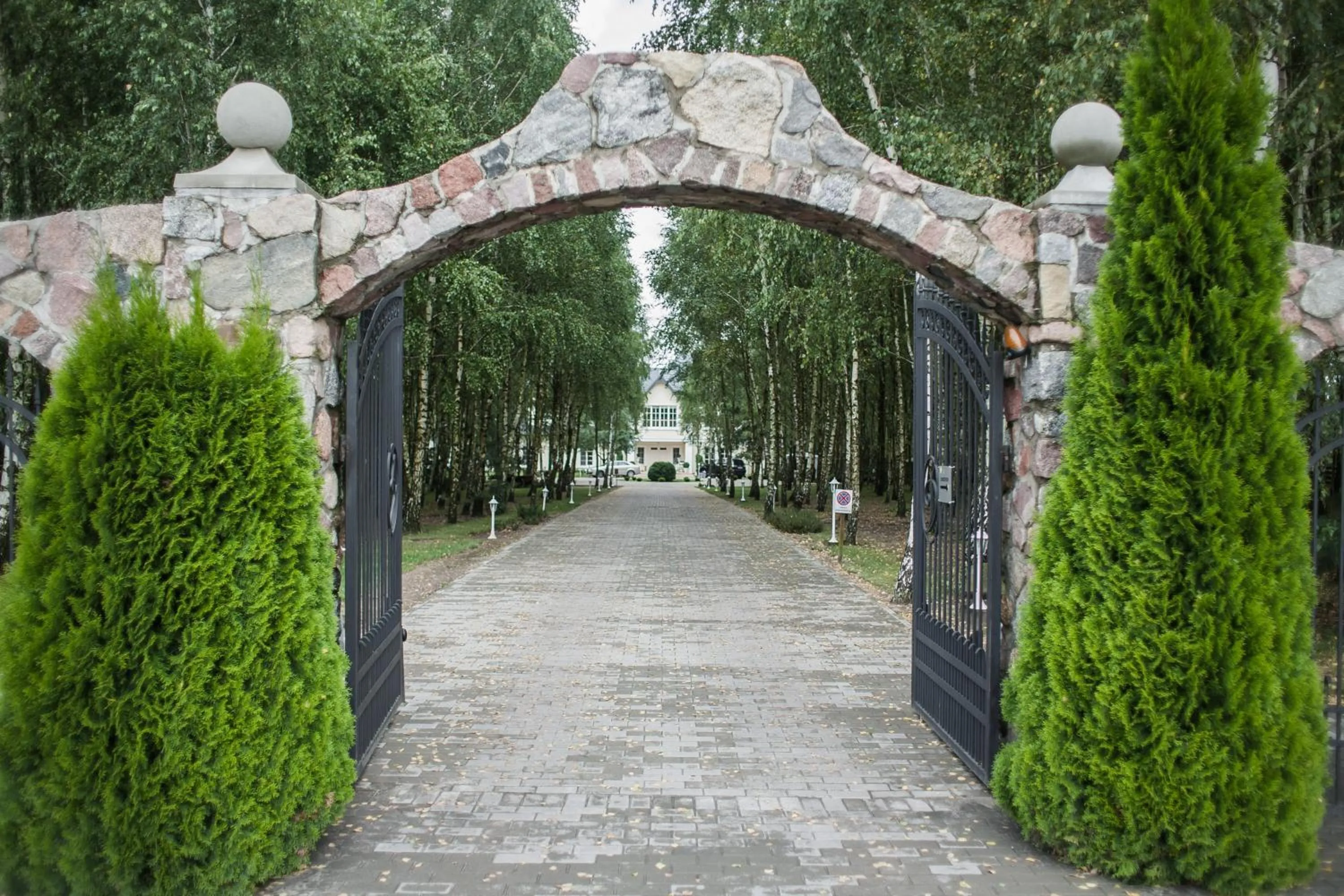 Garden in Dwór Złotopolska Dolina Mansion House