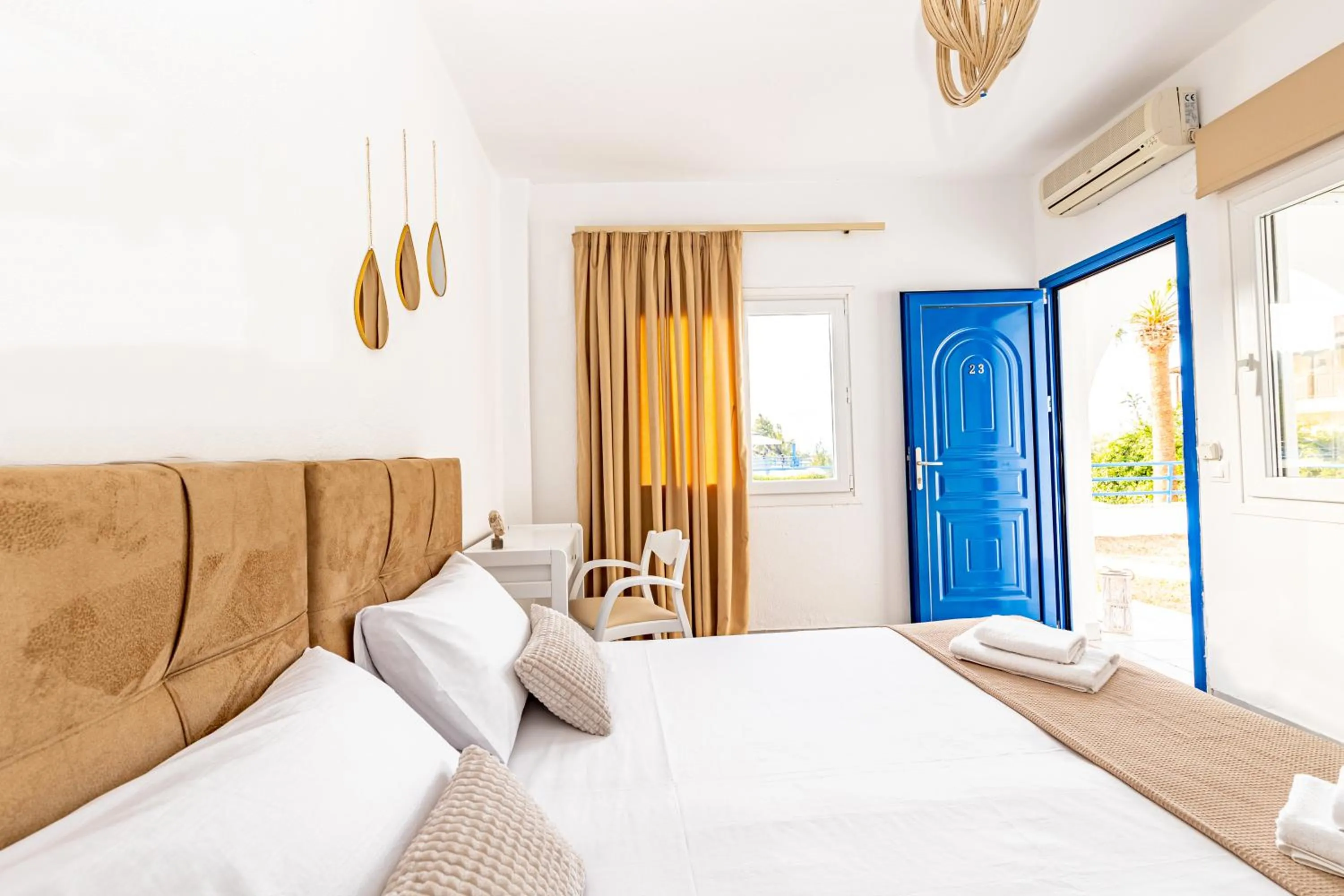 Bed in Theo Bungalows Boutique Hotel