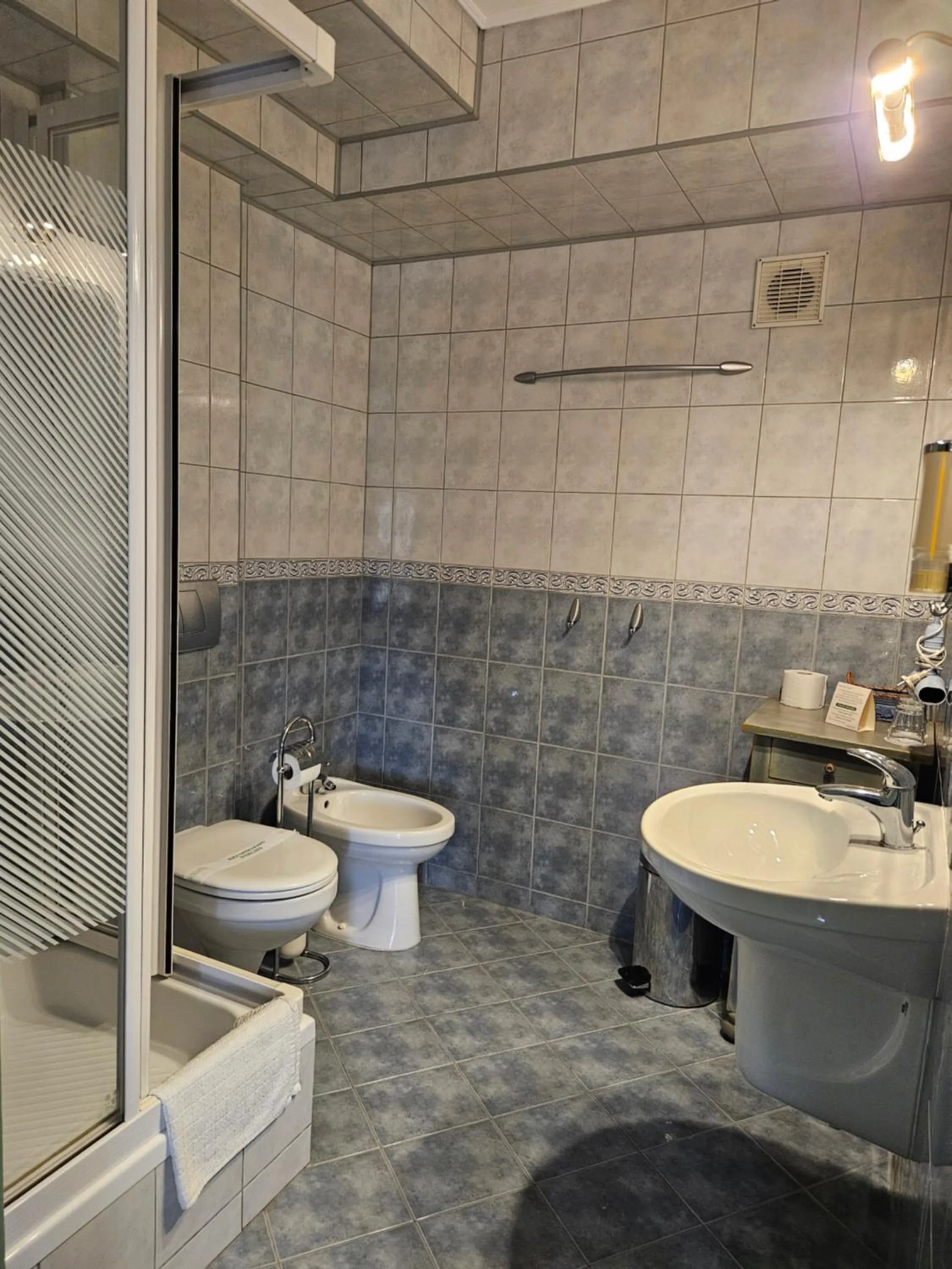 Shower in Hotel Marmułowski