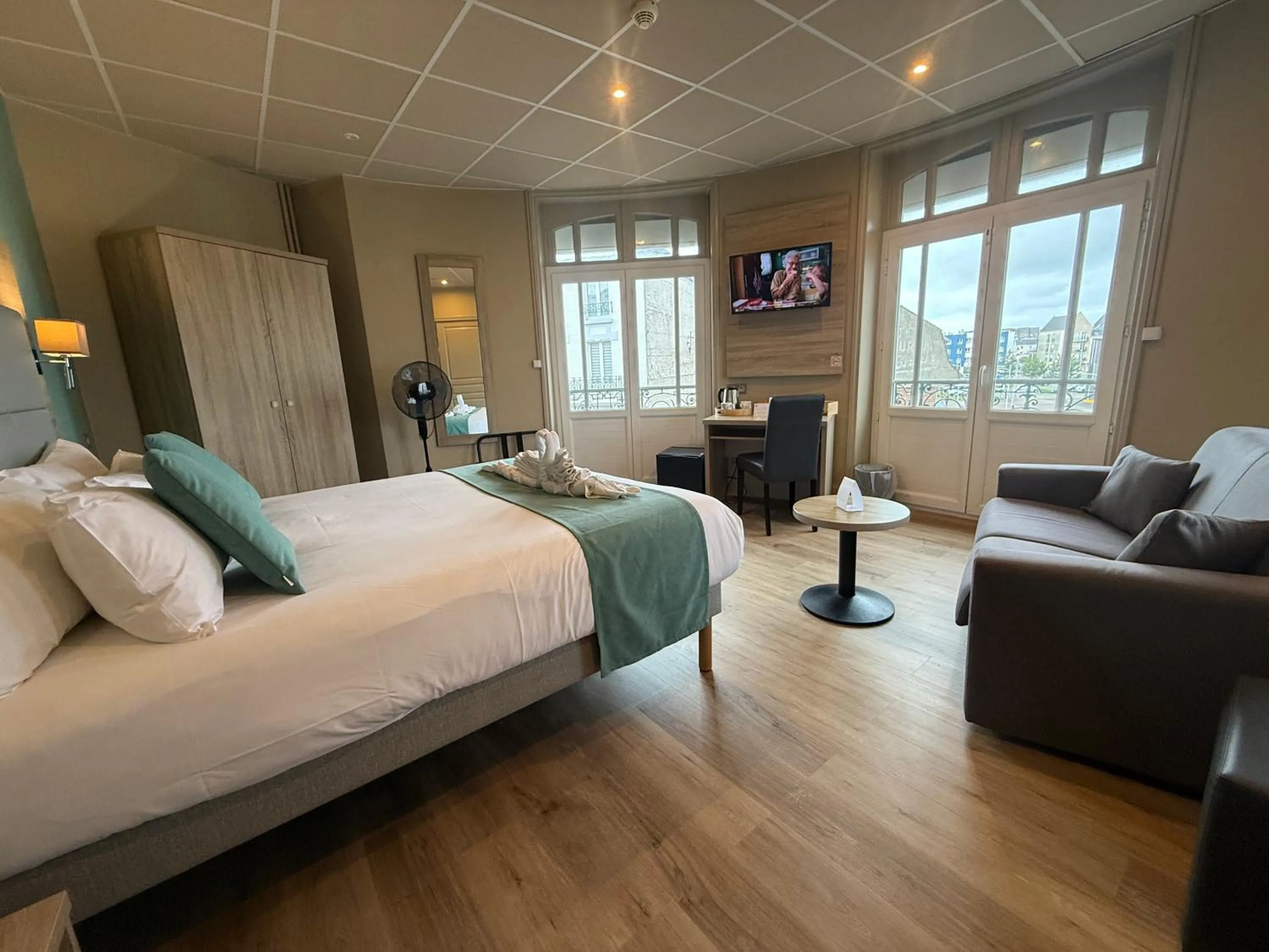 Photo of the whole room, Bed in Hotel de la Terrasse