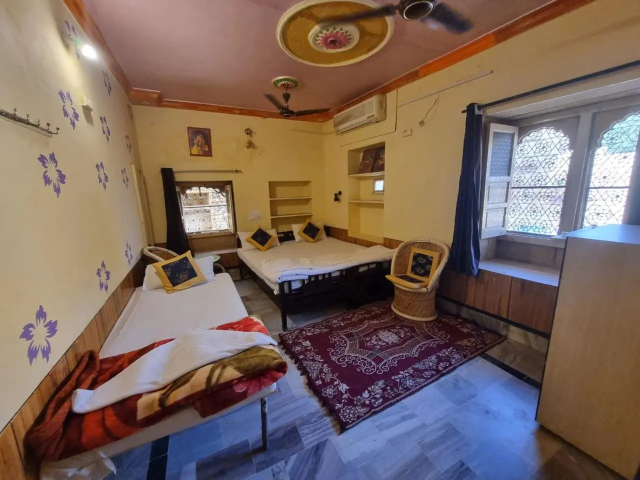 Bed in Hotel Paradise