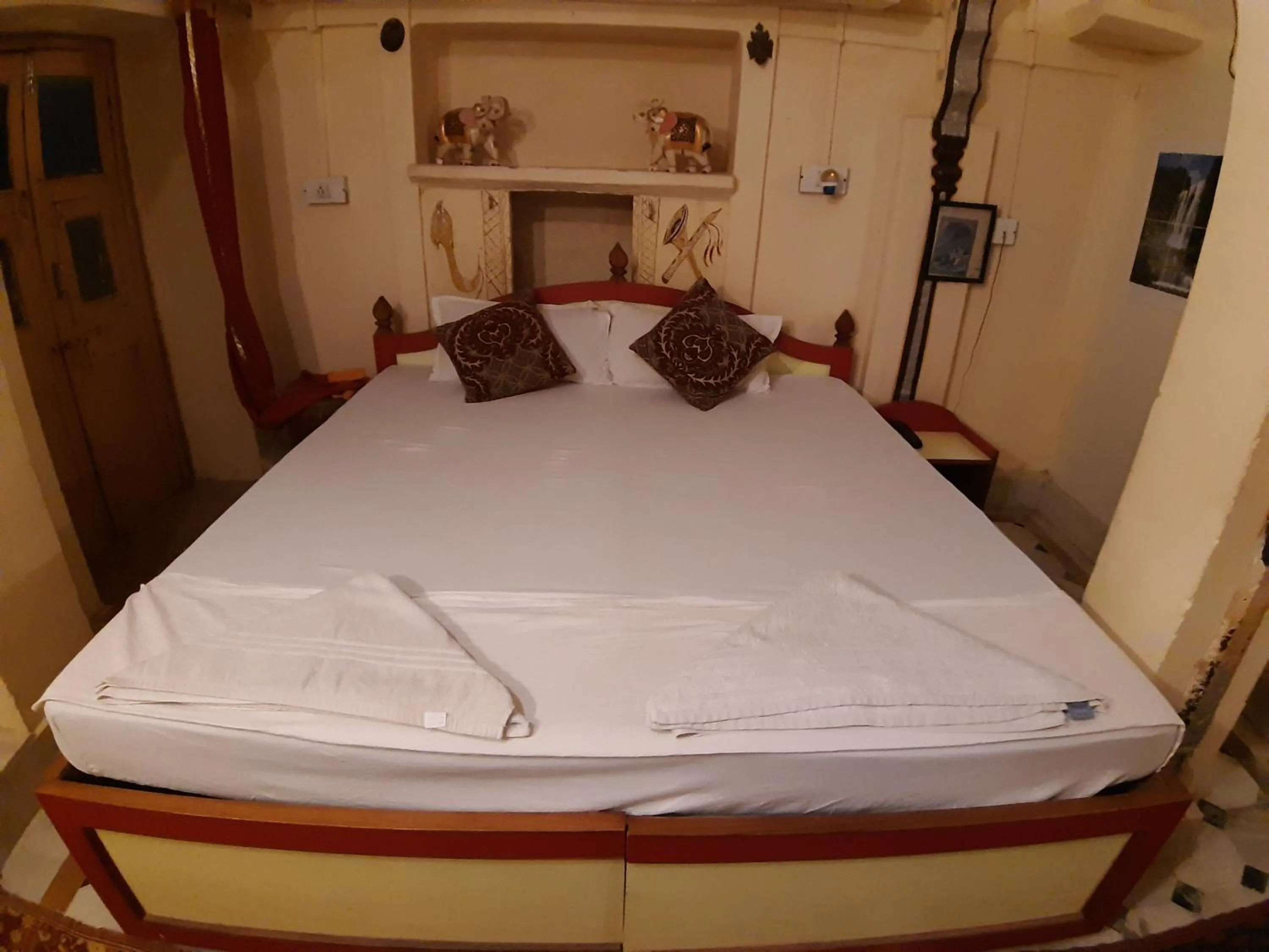 Bed in Hotel Paradise