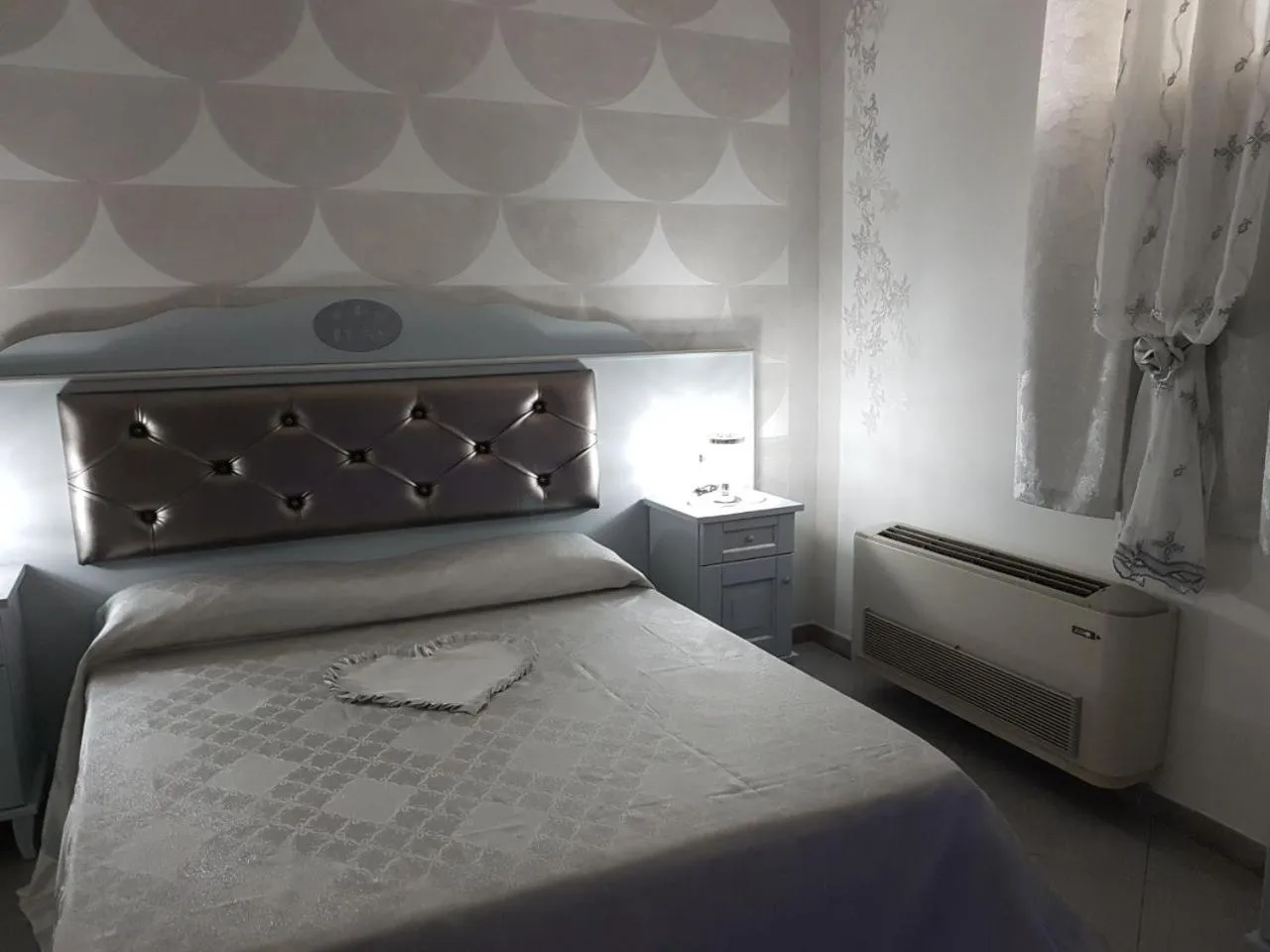 Bed in Hotel Metrò