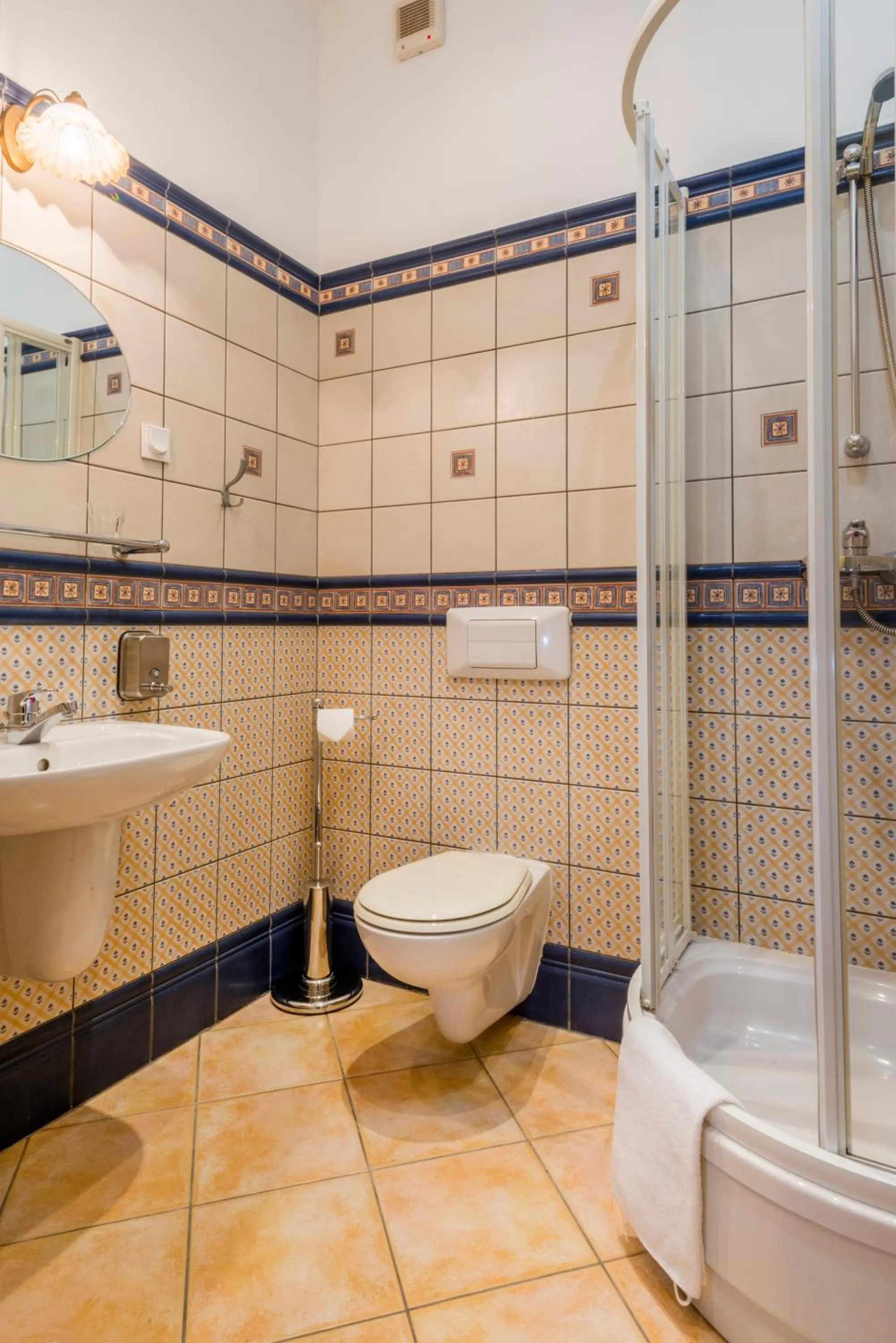 Bathroom in Dworek 1885