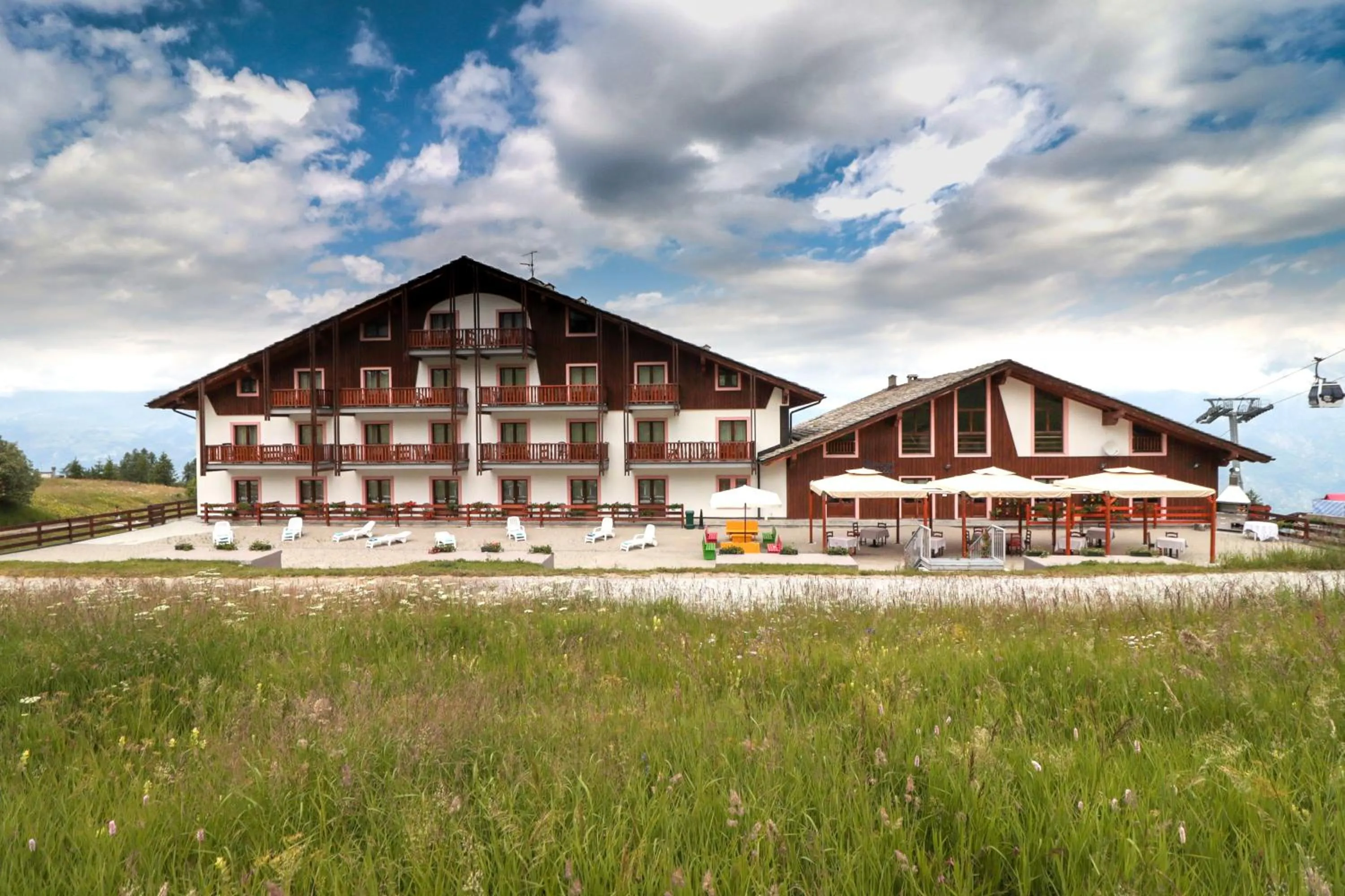 Property building in Etoile De Neige